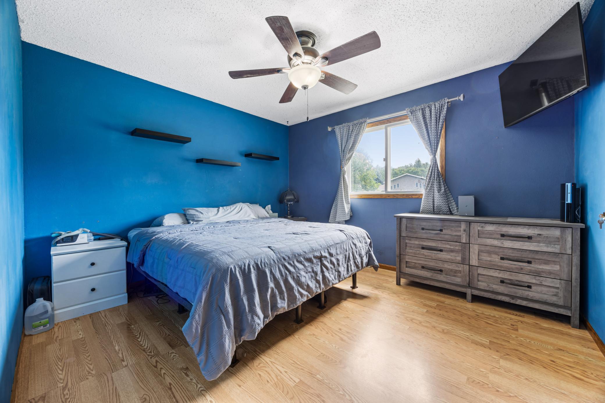 1976 single family home for sale at 901 7th Street W in West Fargo, ND — 3 bed, 2 bath (photo 8 of 29)