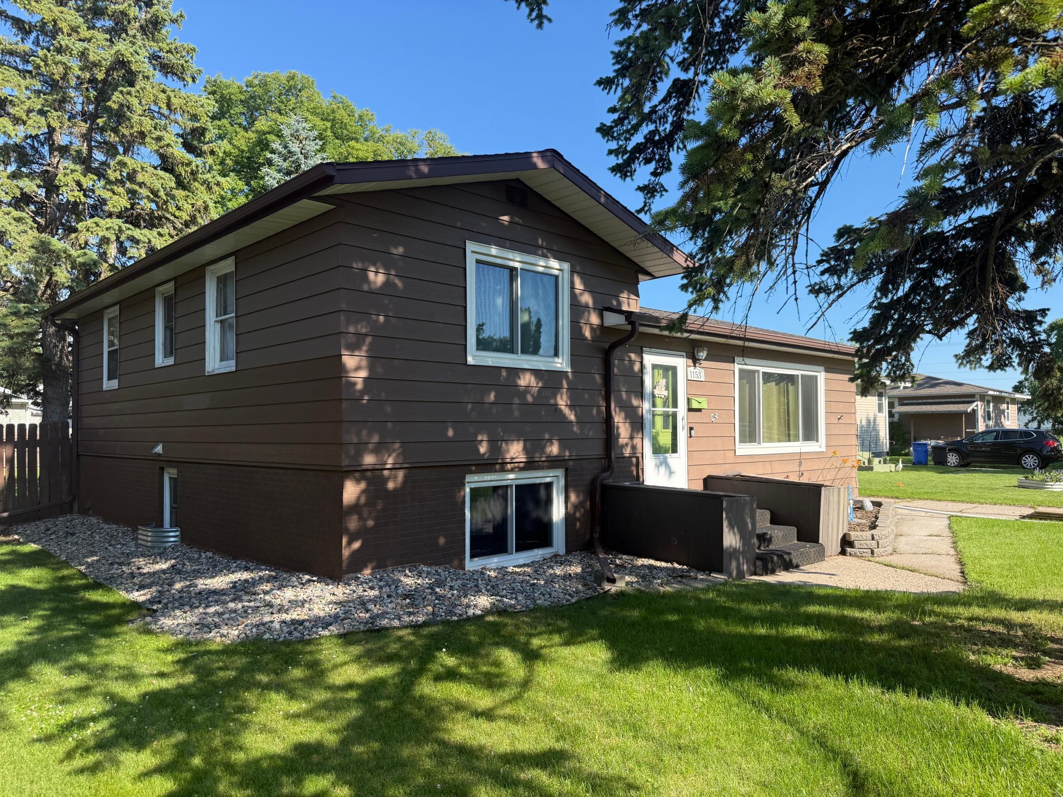 1961 single family home for sale at 1153 Rossman Avenue in Detroit Lakes, MN — 3 bed, 2 bath (photo 4 of 26)