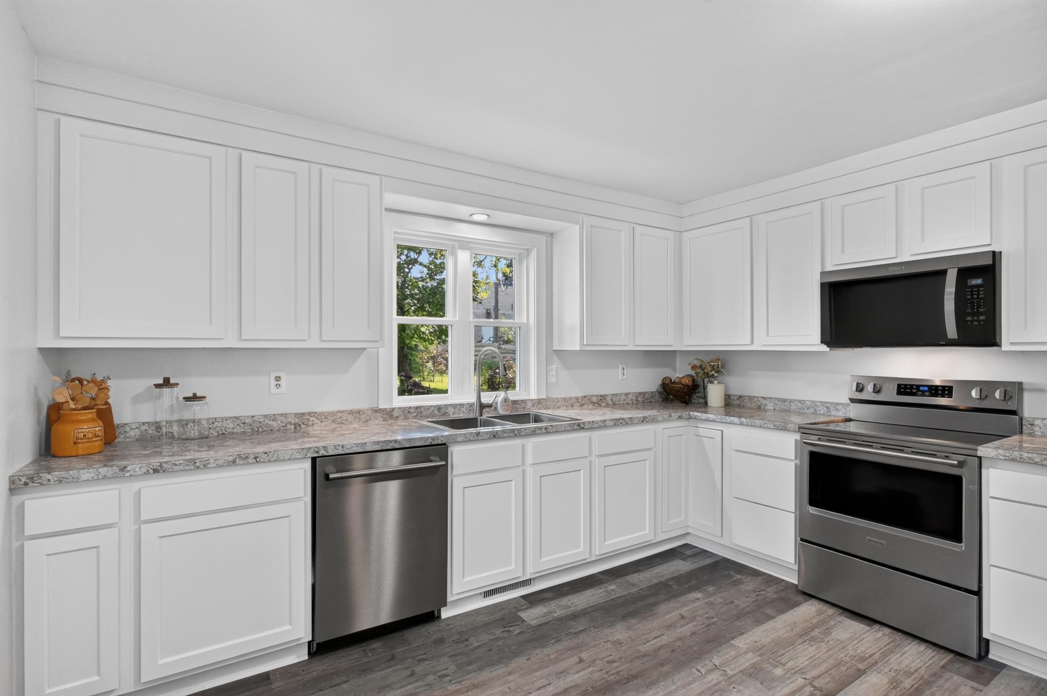 1950 single family home for sale at 1405 Fillmore Street in Alexandria, MN — 3 bed, 2 bath (photo 17 of 38)