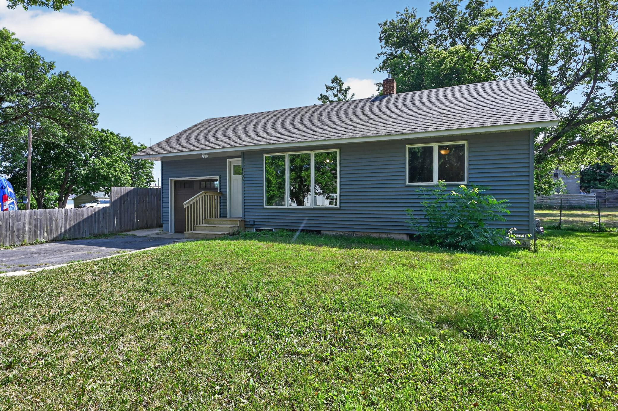 1950 single family home for sale at 1405 Fillmore Street in Alexandria, MN — 3 bed, 2 bath (photo 3 of 38)