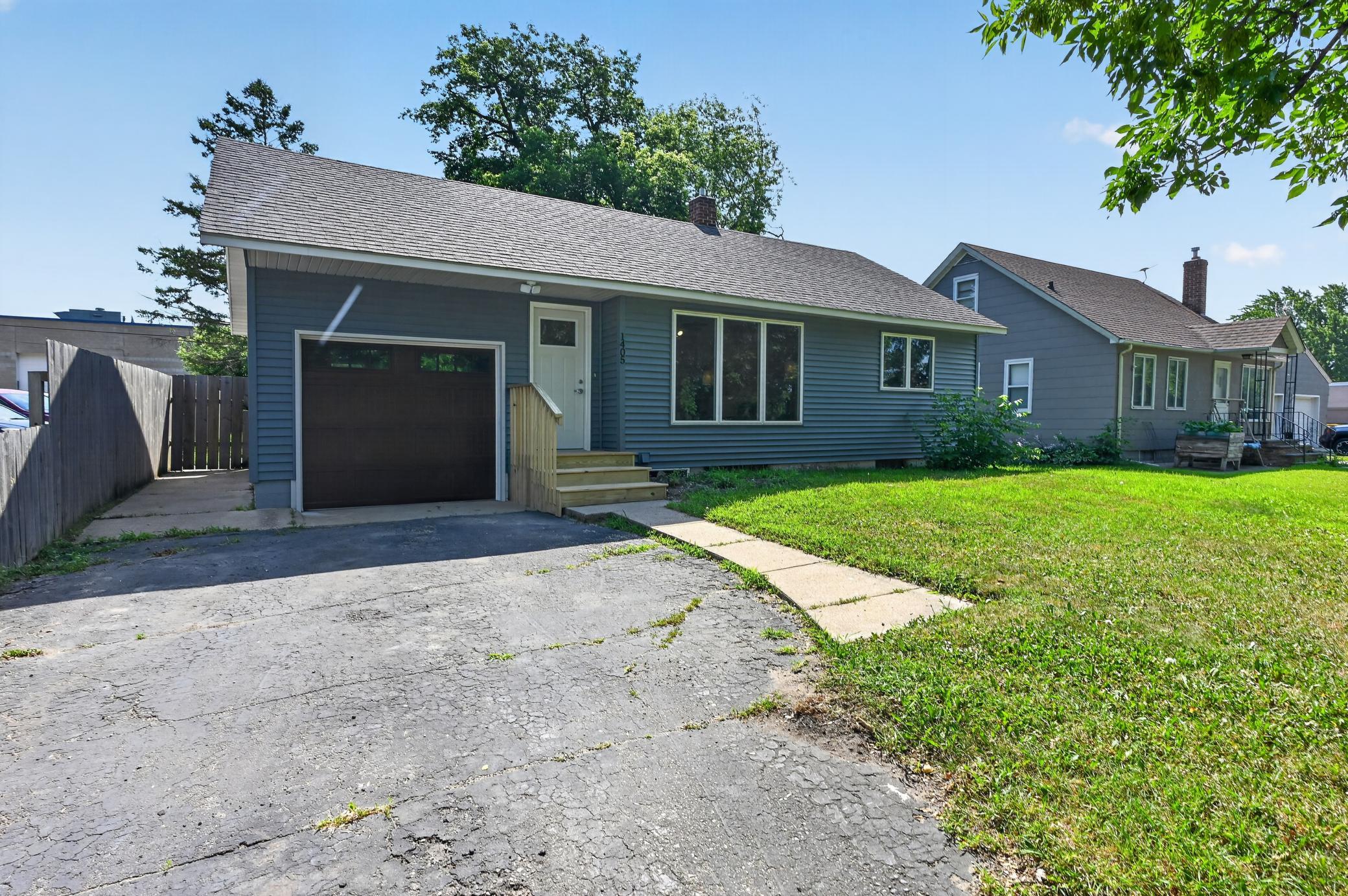 1950 single family home for sale at 1405 Fillmore Street in Alexandria, MN — 3 bed, 2 bath (photo 8 of 38)
