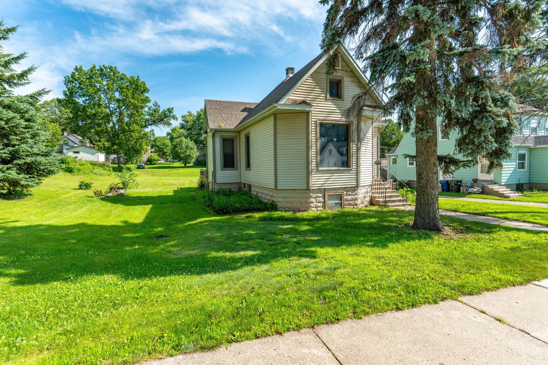 528 W Summit Avenue, Fergus Falls MN 56537 - Photo 2 of 31