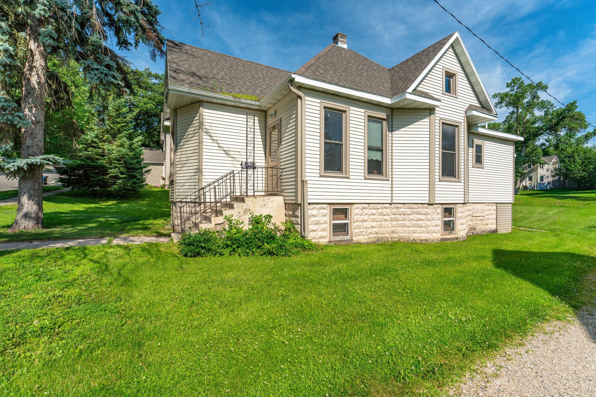 528 W Summit Avenue, Fergus Falls MN 56537 - Photo 3 of 31