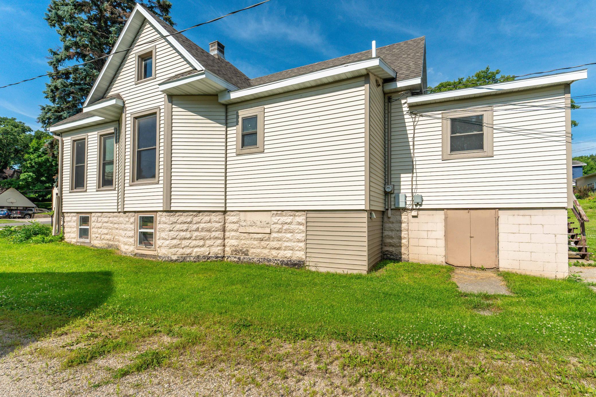 528 W Summit Avenue, Fergus Falls MN 56537 - Photo 4 of 31