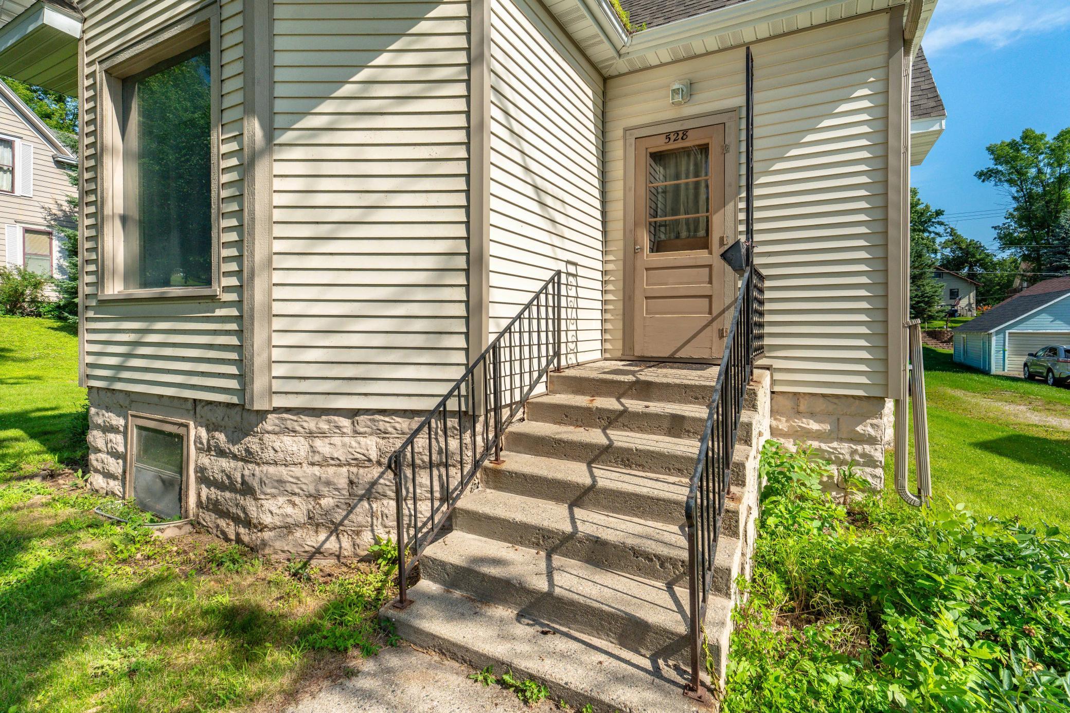 528 W Summit Avenue, Fergus Falls MN 56537 - Photo 7 of 31