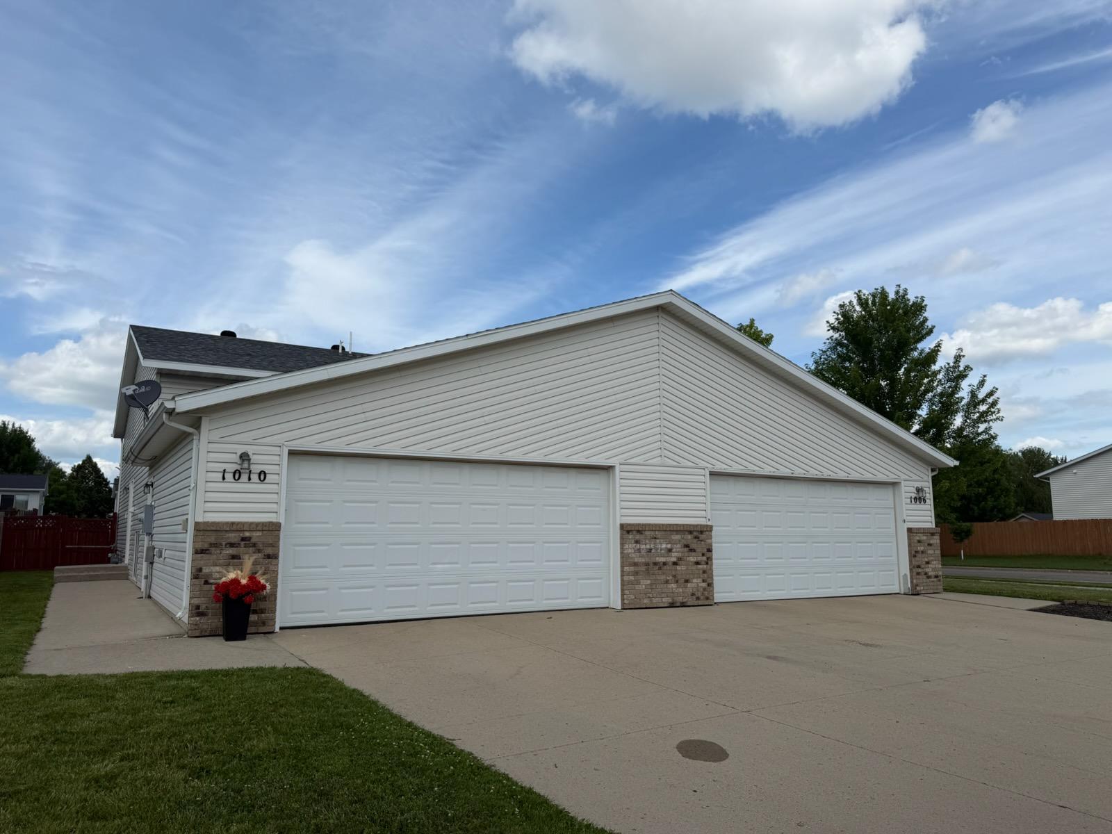 1010 Oak Place, West Fargo ND 58078 - Photo 2 of 68
