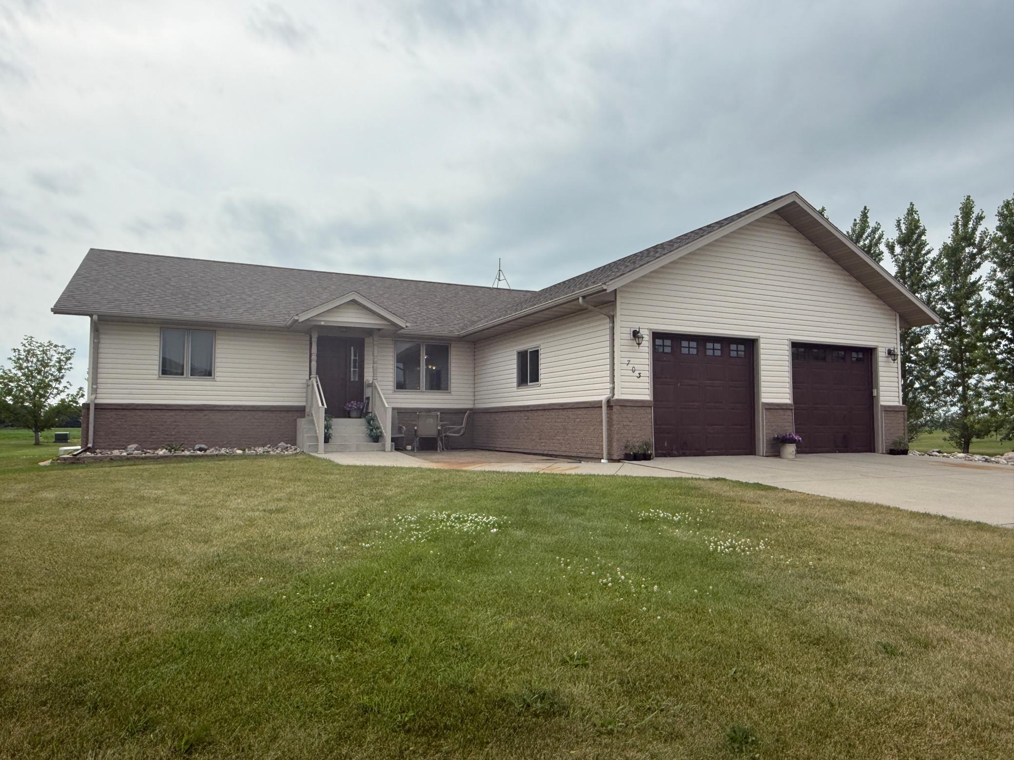 2005 single family home for sale at 703 7th Street W in Ada, MN — 4 bed, 3 bath (photo 2 of 41)