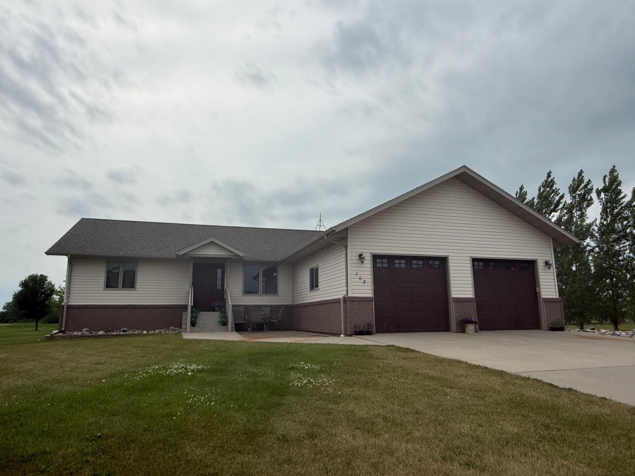 2005 single family home for sale at 703 7th Street W in Ada, MN — 4 bed, 3 bath (photo 3 of 41)