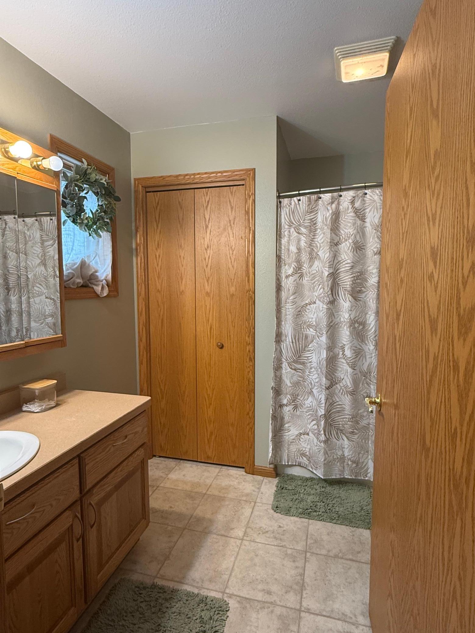 2005 single family home for sale at 703 7th Street W in Ada, MN — 4 bed, 3 bath (photo 29 of 41)