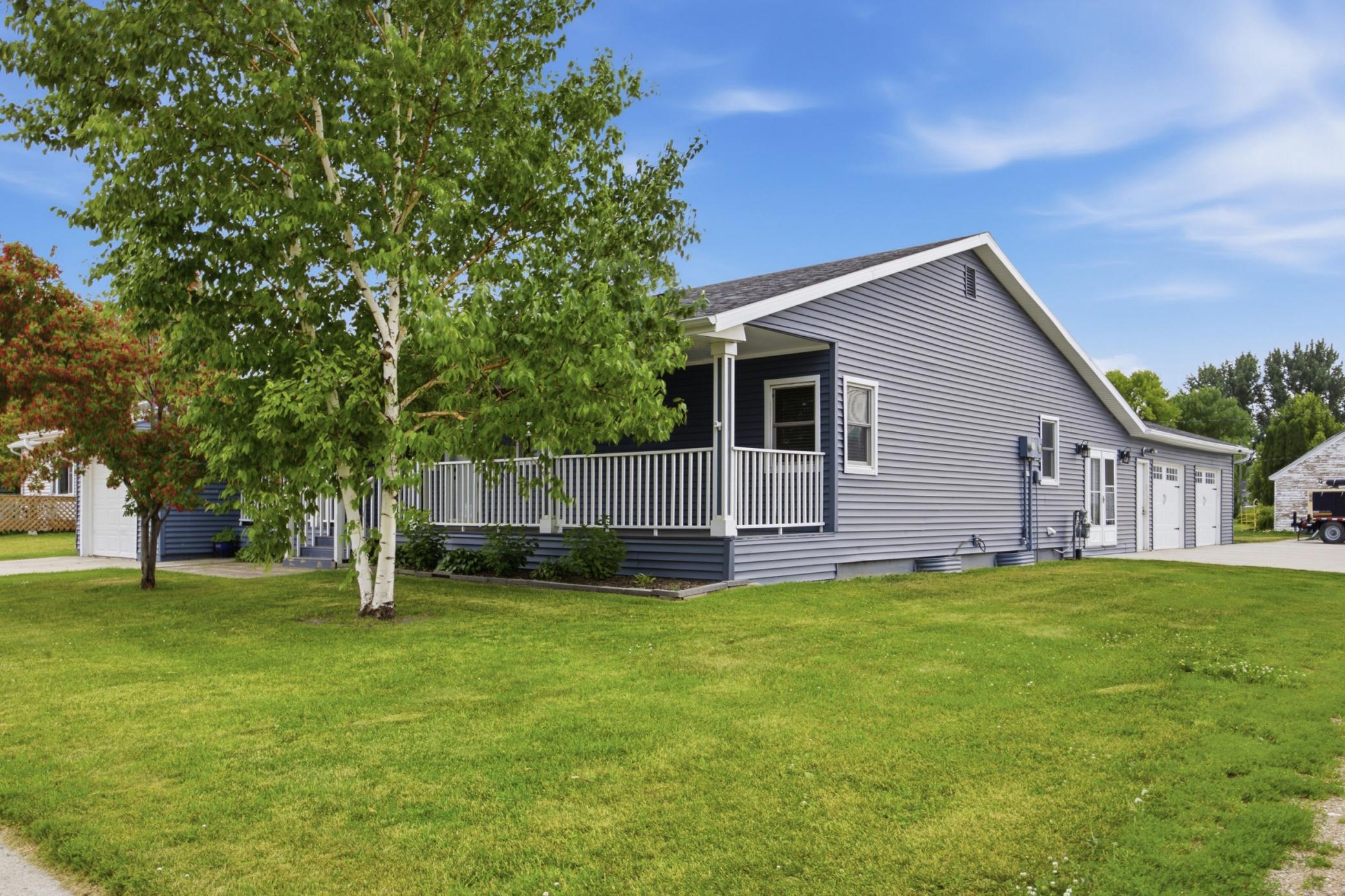 1954 single family home for sale at 204 4th Avenue E in Ada, MN — 3 bed, 3 bath (photo 3 of 40)