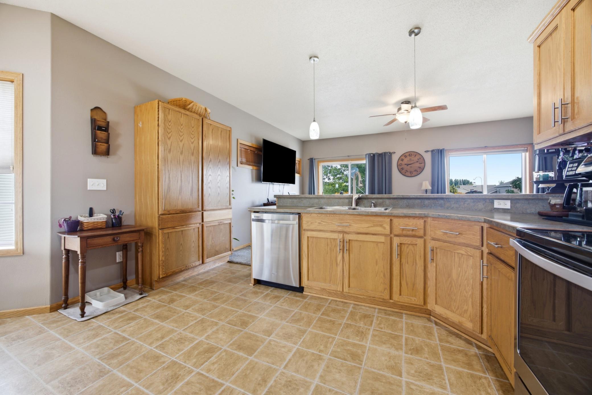 1268 39th S Avenue, Moorhead MN 56560 - Photo 10 of 44
