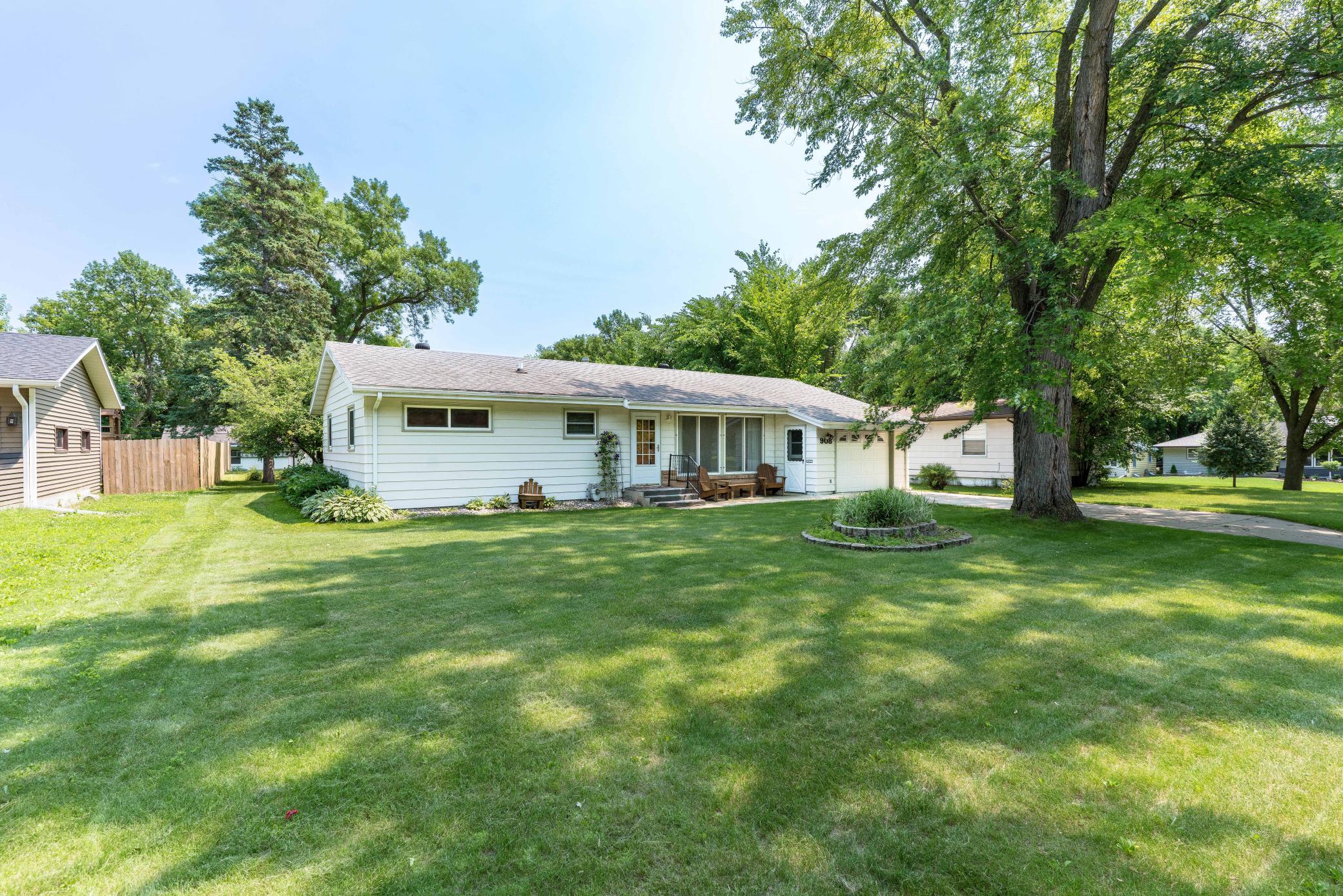 908 N 1st Avenue, Fergus Falls MN 56537 - Photo 2 of 32