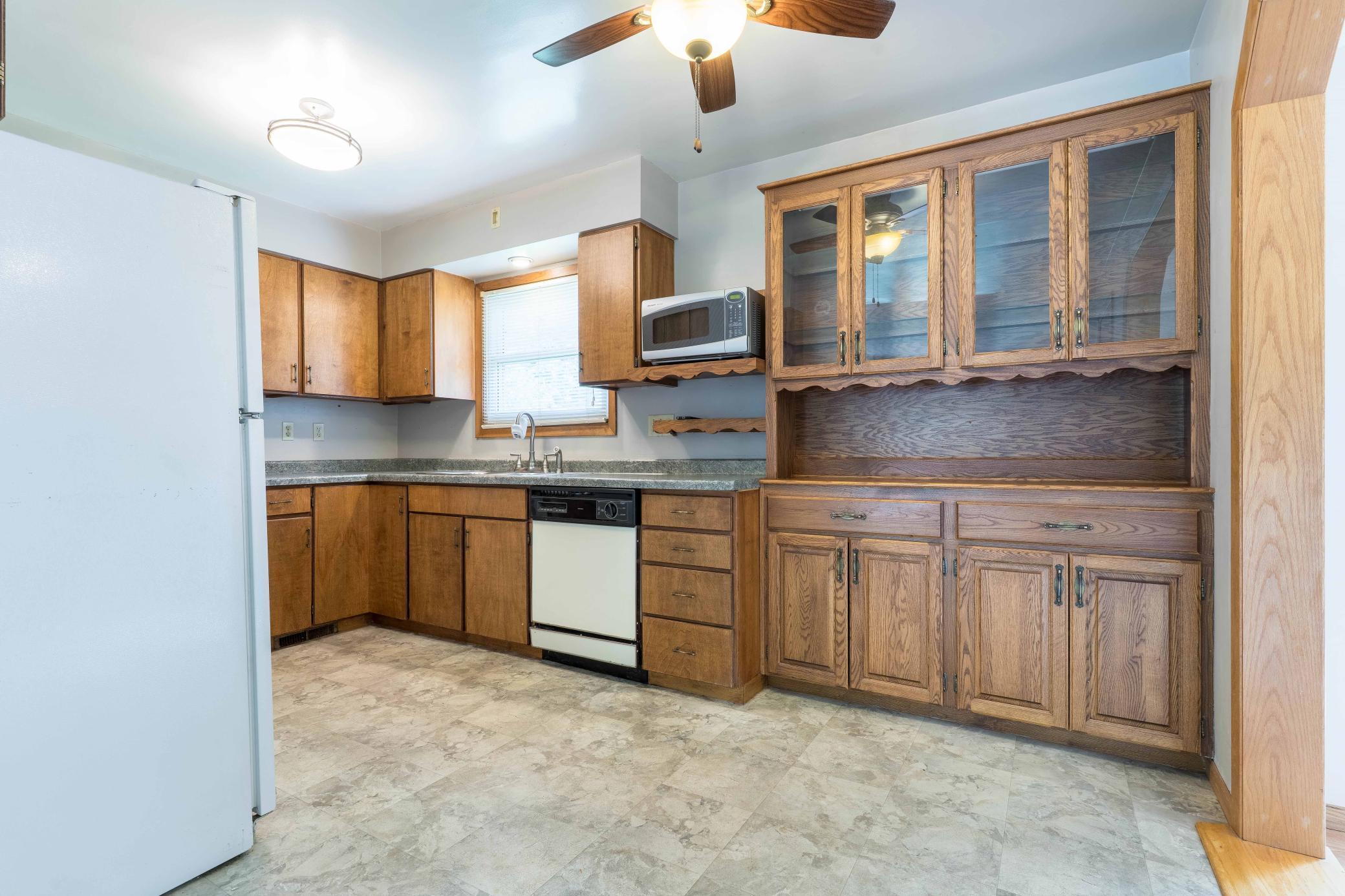 908 N 1st Avenue, Fergus Falls MN 56537 - Photo 12 of 32
