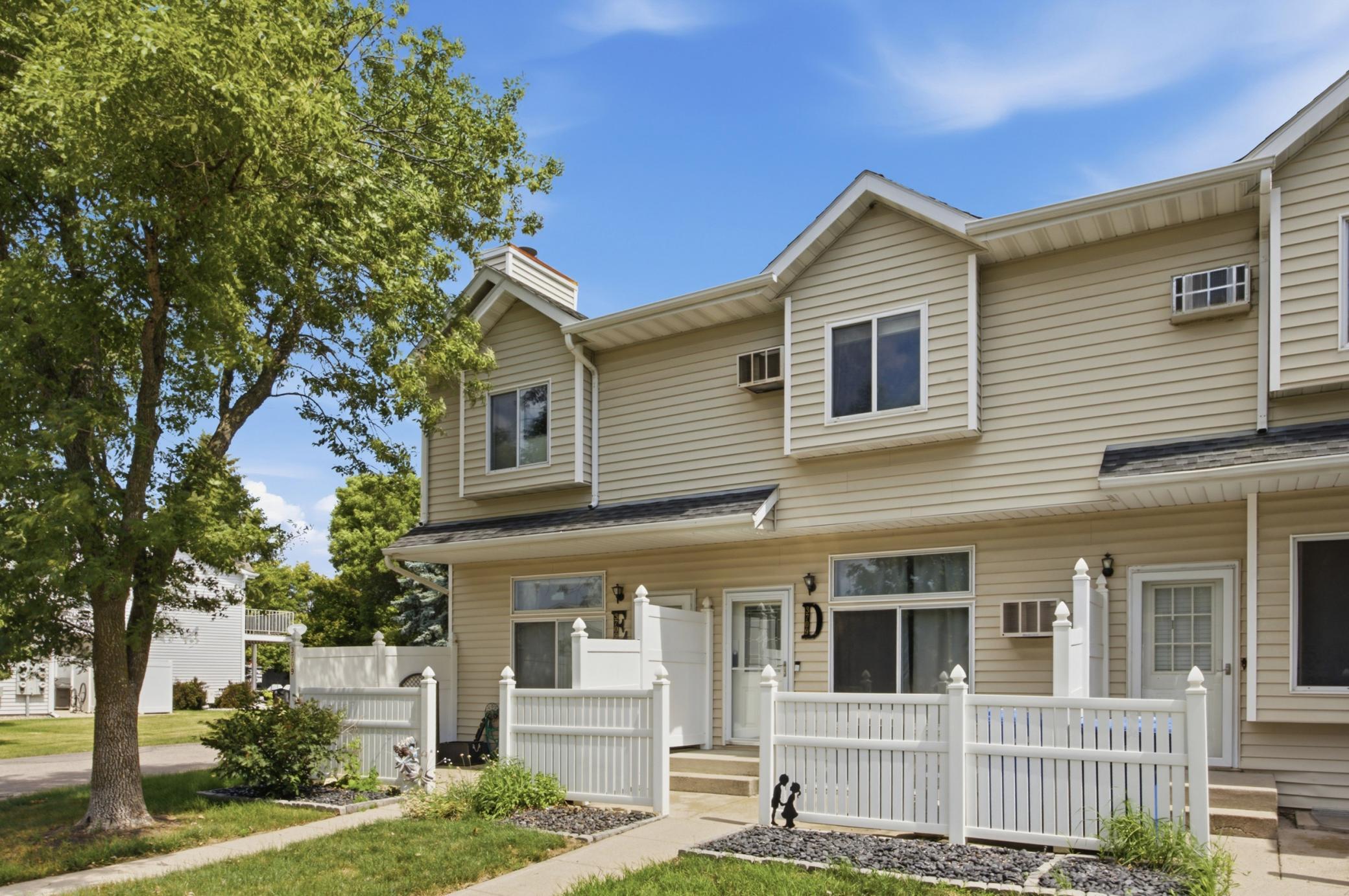 3709 10th Street N, Unit D, Fargo ND 58102 - Photo 2 of 26