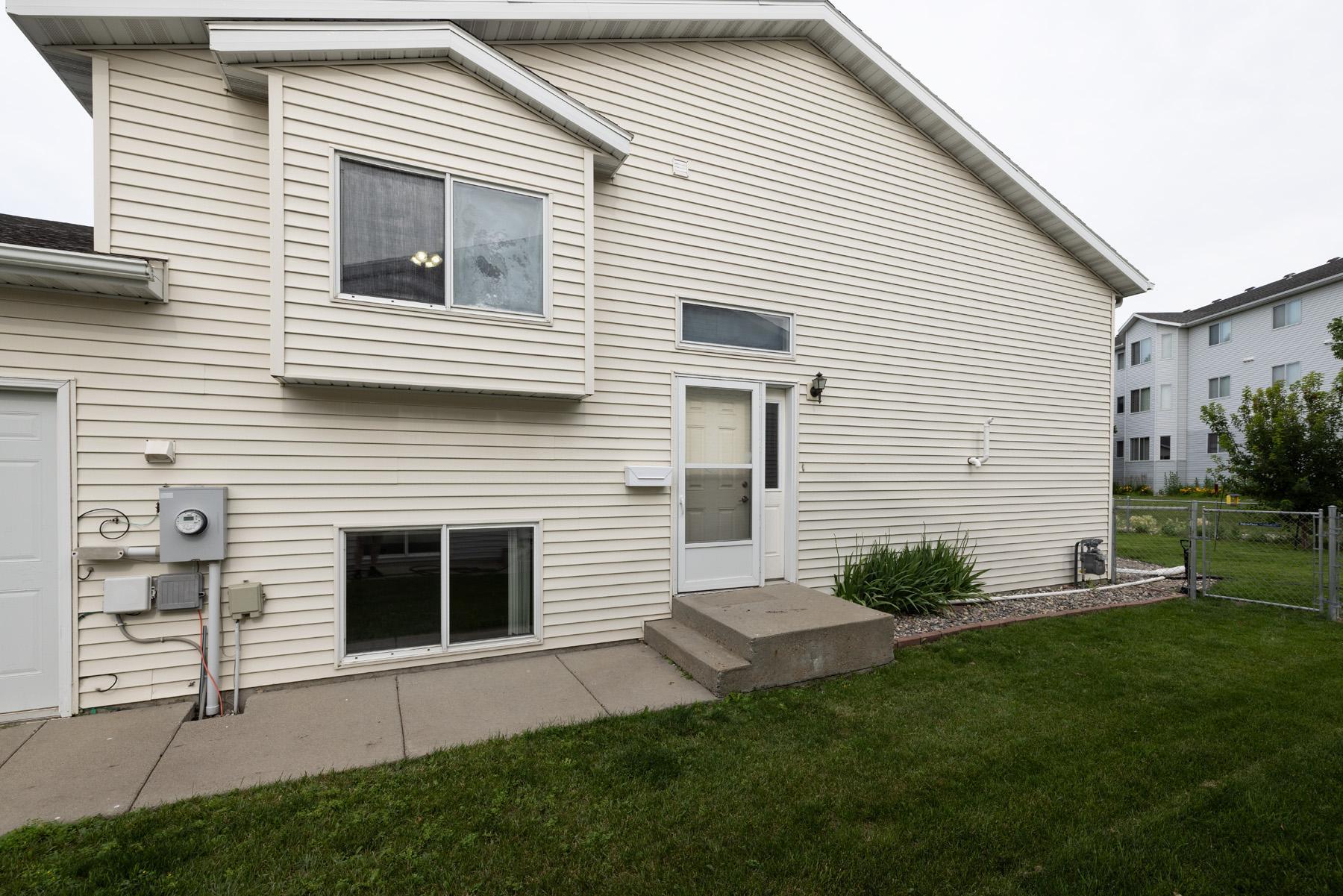 3015 Dakota Park Circle S, Fargo ND 58104 - Photo 3 of 24