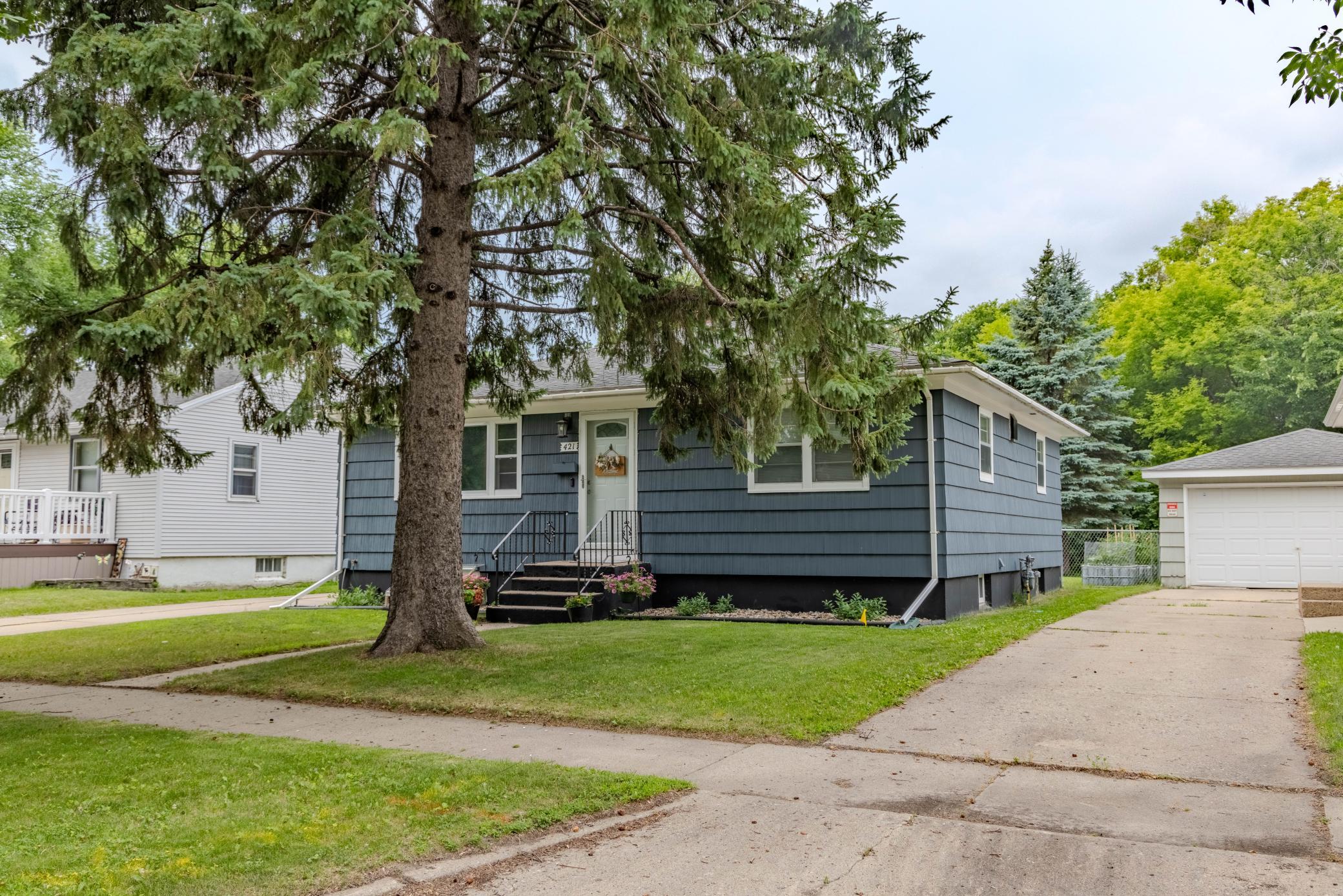 421 S 18th S Street, Moorhead MN 56560 - Photo 2 of 50