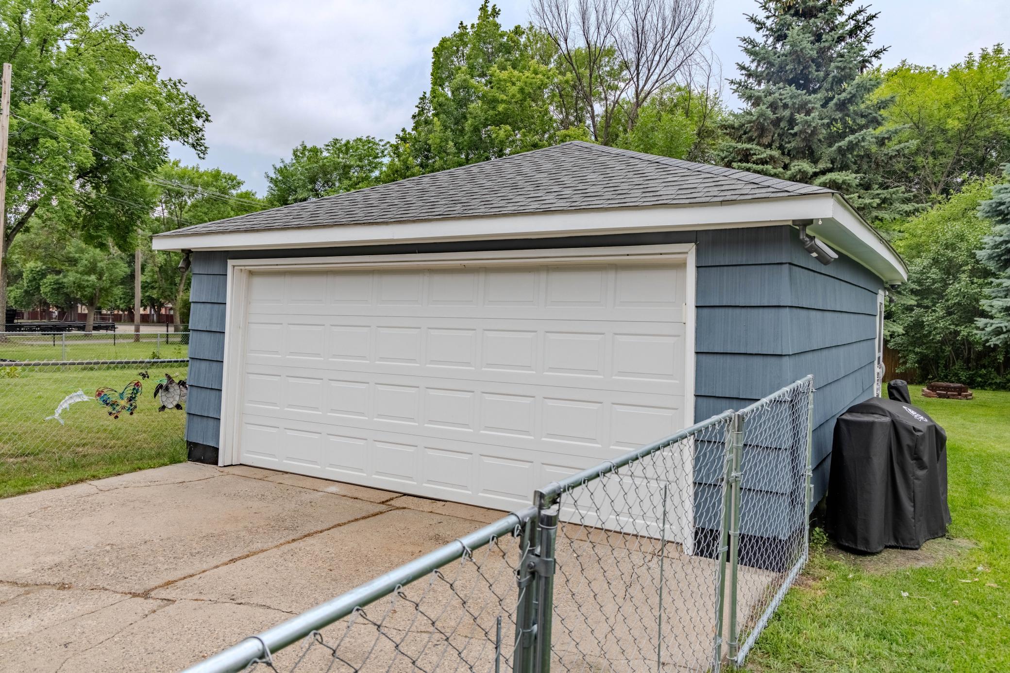 421 S 18th S Street, Moorhead MN 56560 - Photo 7 of 50