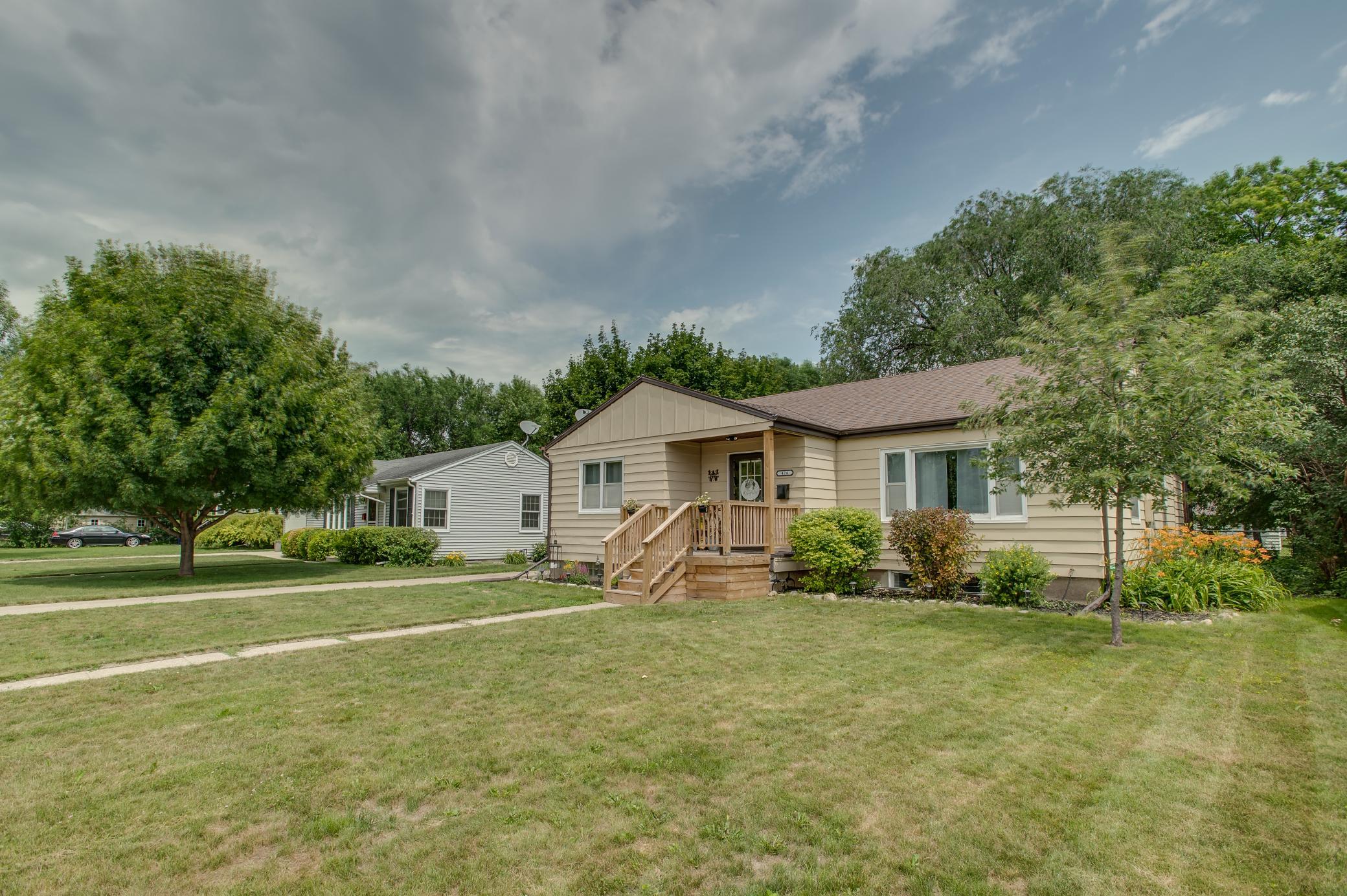 424 15th Street S, Moorhead MN 56560 - Photo 3 of 52