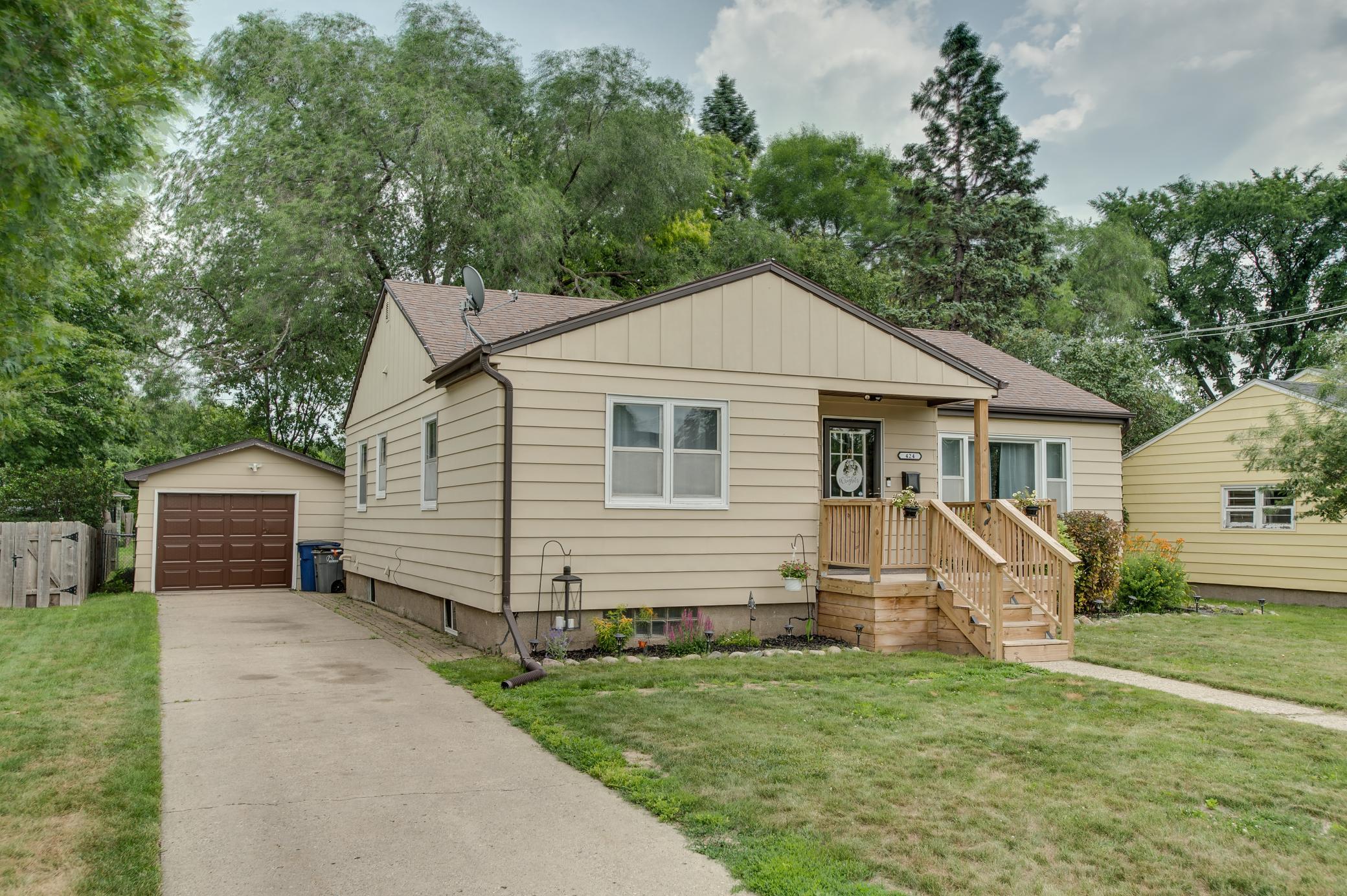 424 15th Street S, Moorhead MN 56560 - Photo 4 of 52