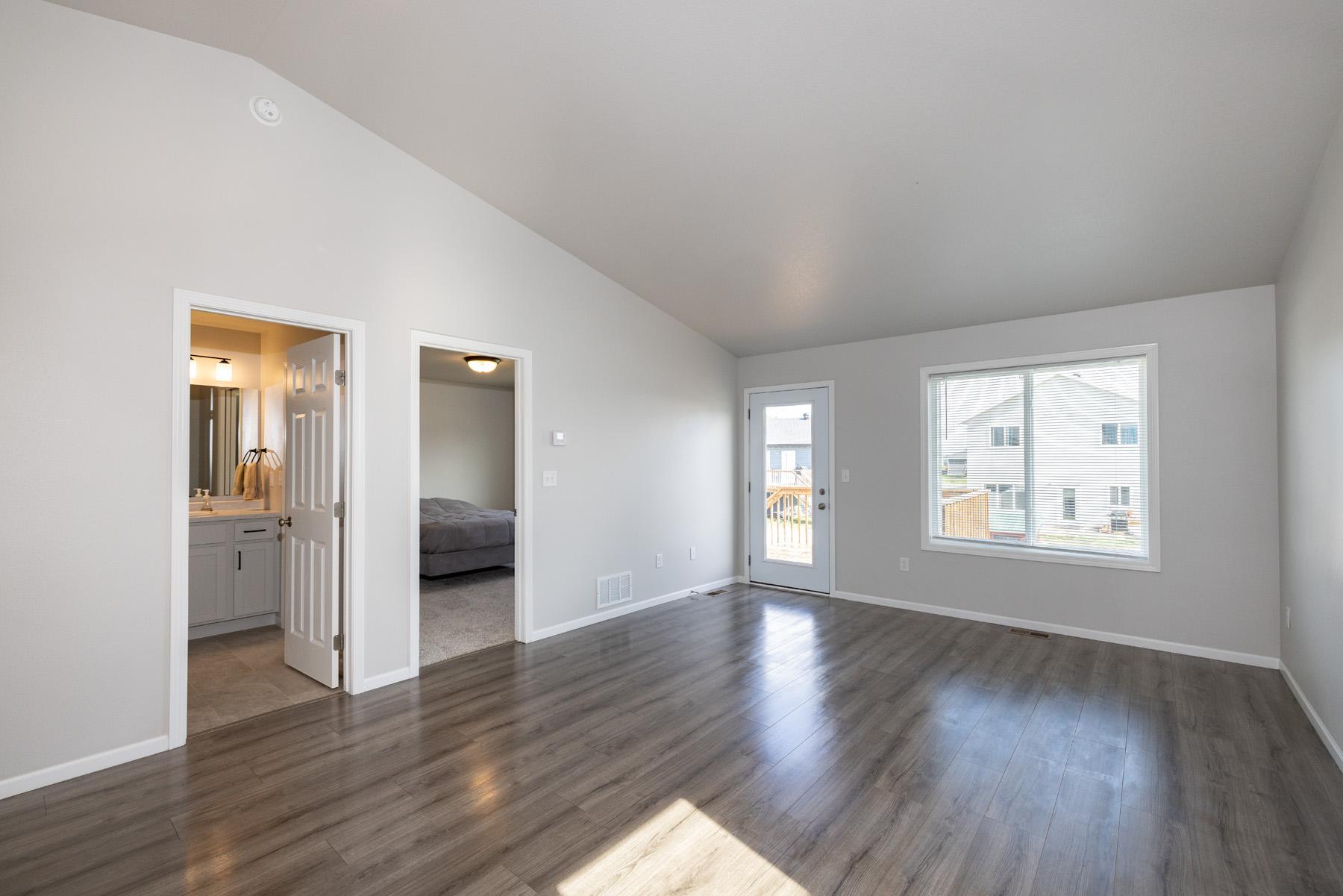 2022 single family home for sale at 1282 Rachel Drive W in West Fargo, ND — 3 bed, 2 bath (photo 13 of 42)