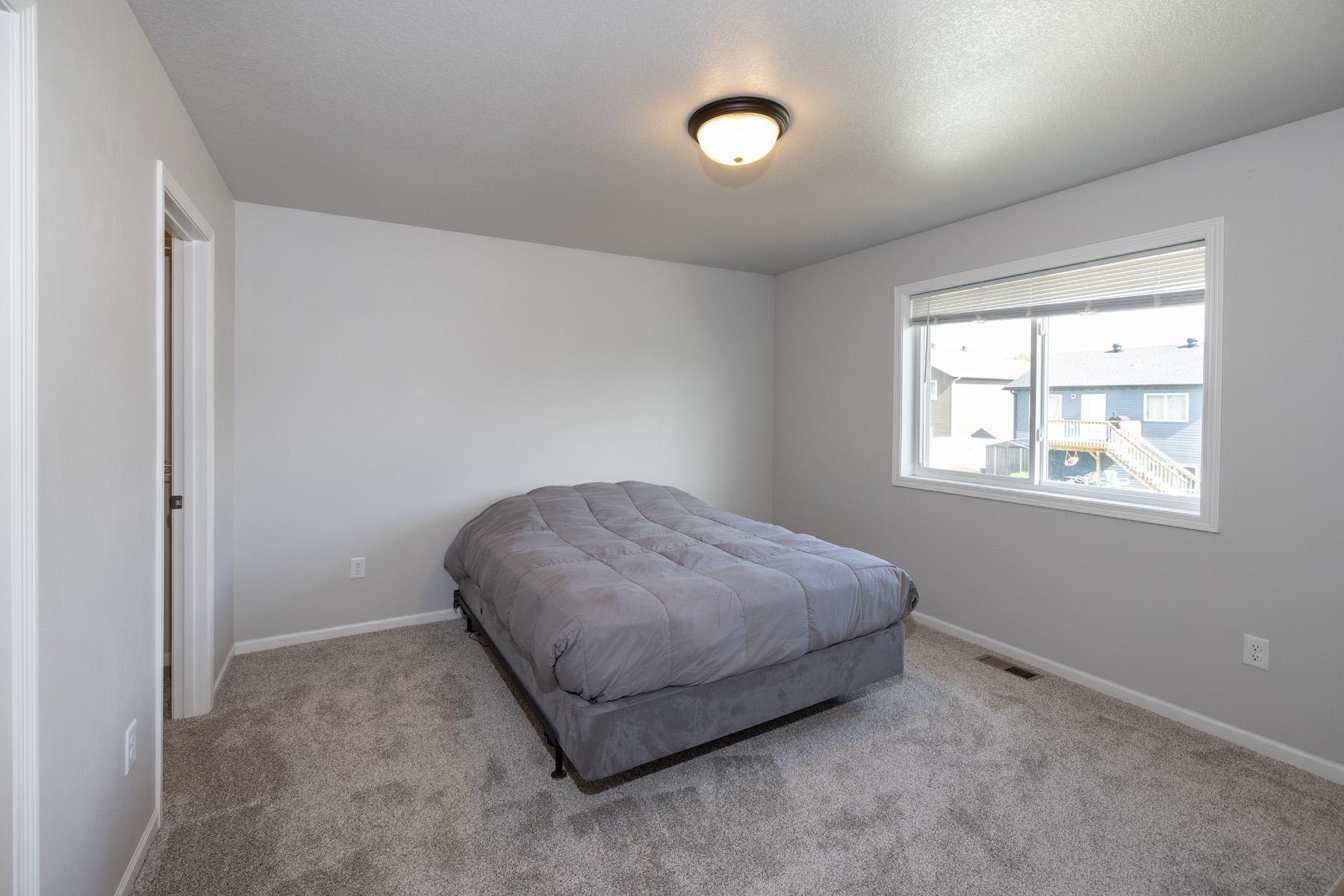 2022 single family home for sale at 1282 Rachel Drive W in West Fargo, ND — 3 bed, 2 bath (photo 16 of 42)