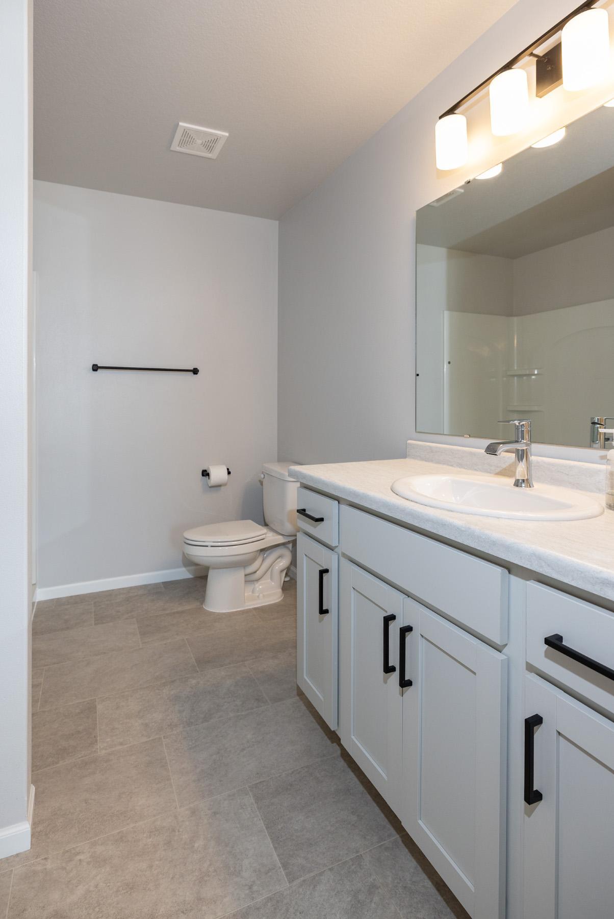 2022 single family home for sale at 1282 Rachel Drive W in West Fargo, ND — 3 bed, 2 bath (photo 19 of 42)