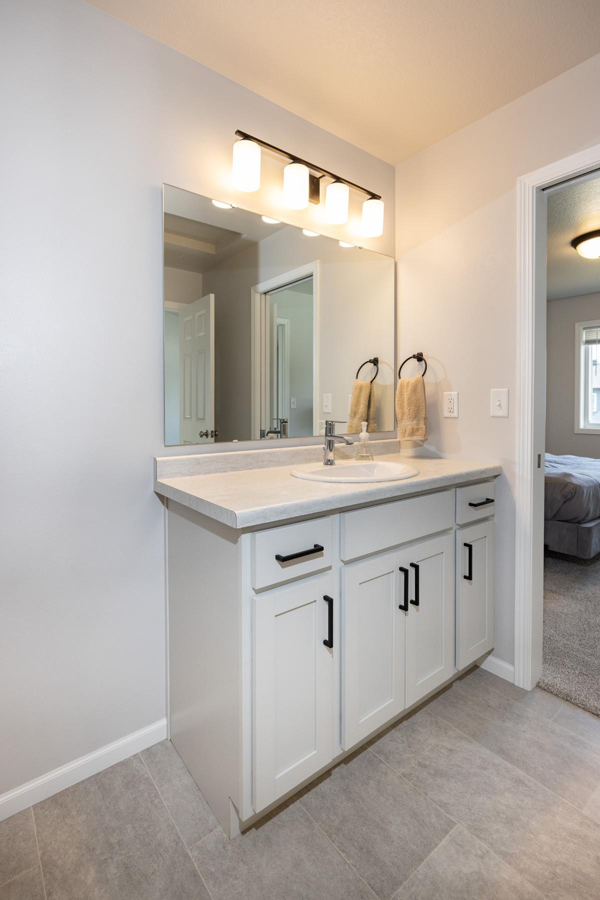 2022 single family home for sale at 1282 Rachel Drive W in West Fargo, ND — 3 bed, 2 bath (photo 21 of 42)