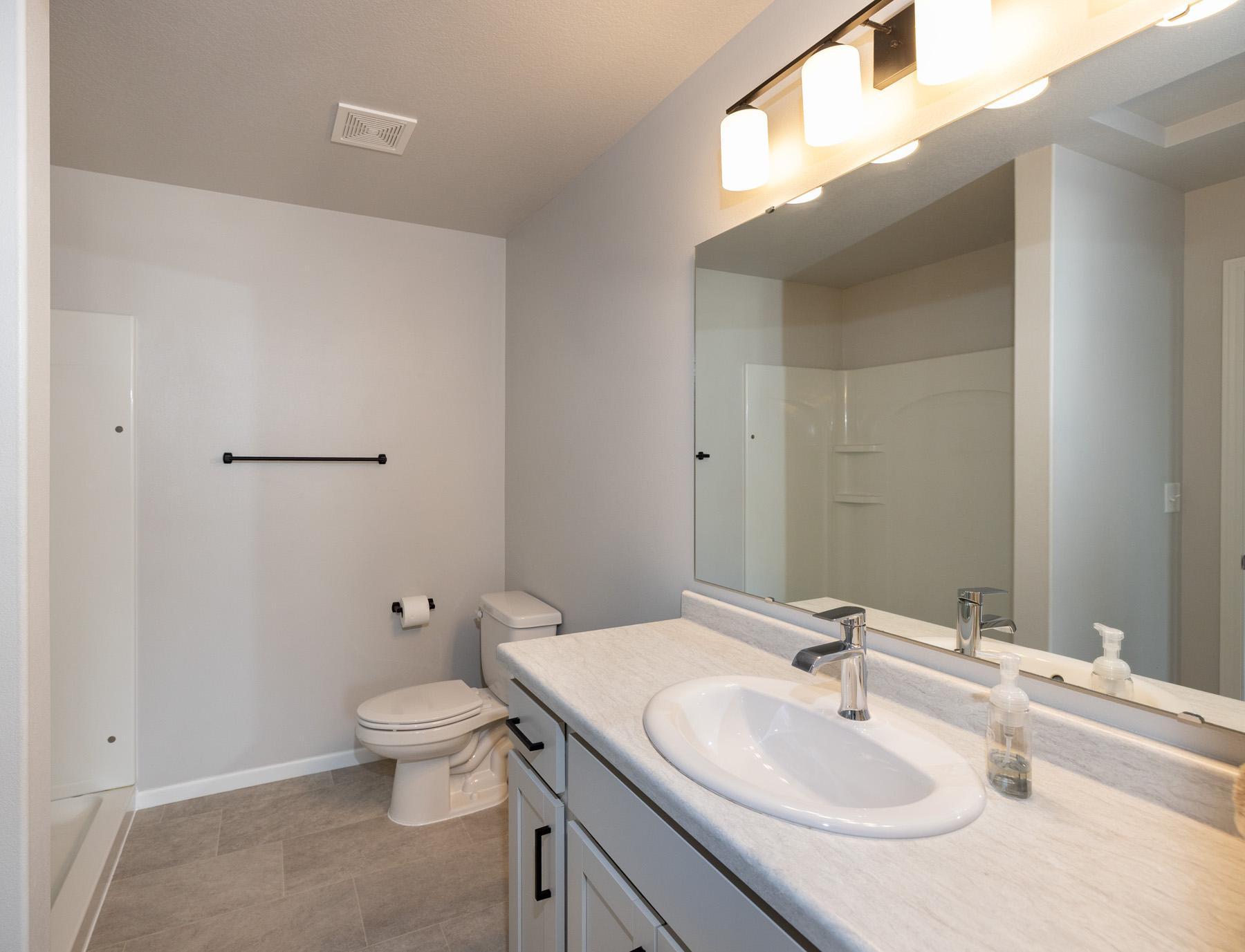 2022 single family home for sale at 1282 Rachel Drive W in West Fargo, ND — 3 bed, 2 bath (photo 22 of 42)