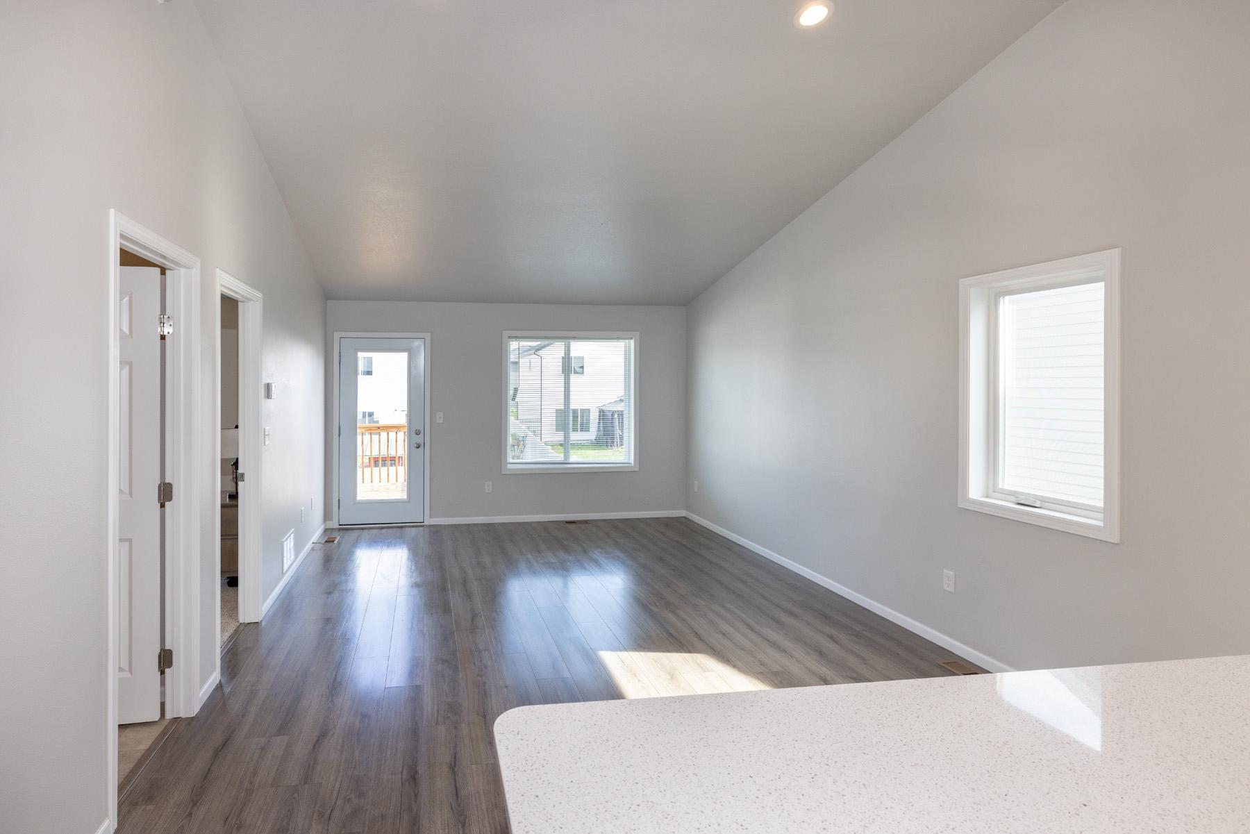 2022 single family home for sale at 1282 Rachel Drive W in West Fargo, ND — 3 bed, 2 bath (photo 7 of 42)