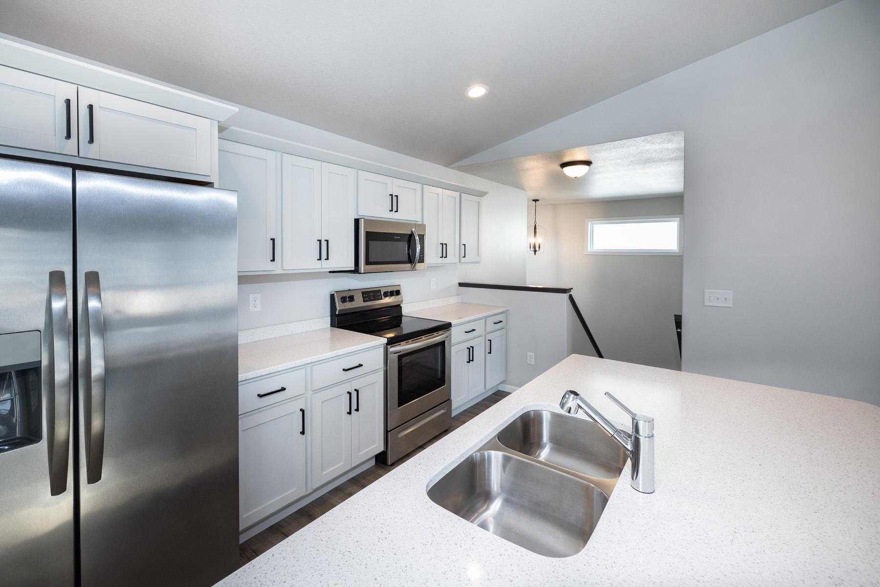 2022 single family home for sale at 1282 Rachel Drive W in West Fargo, ND — 3 bed, 2 bath (photo 9 of 42)