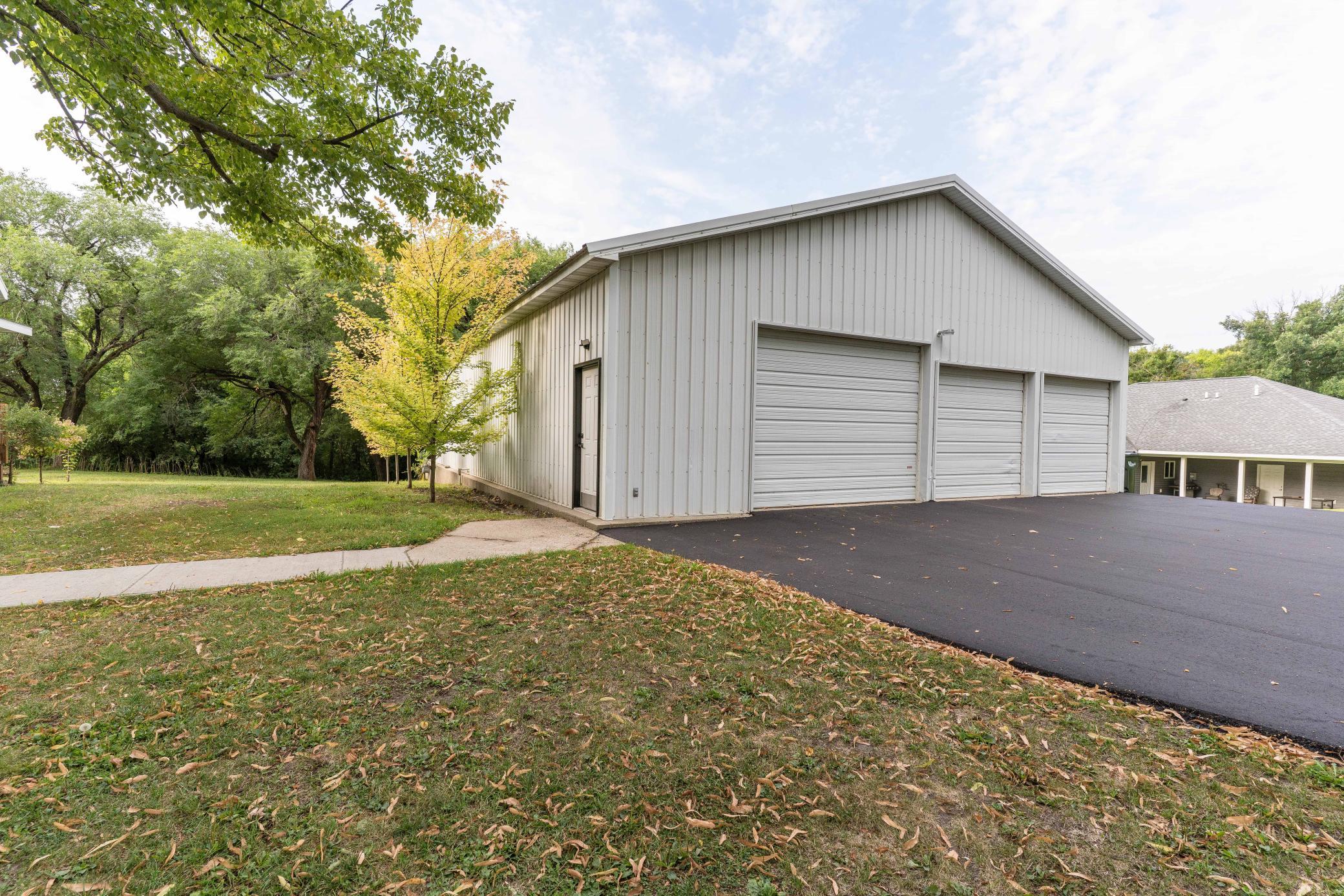 1914 single family home for sale at 2416 E Fir Avenue in Fergus Falls, MN — 4 bed, 3 bath (photo 16 of 37)
