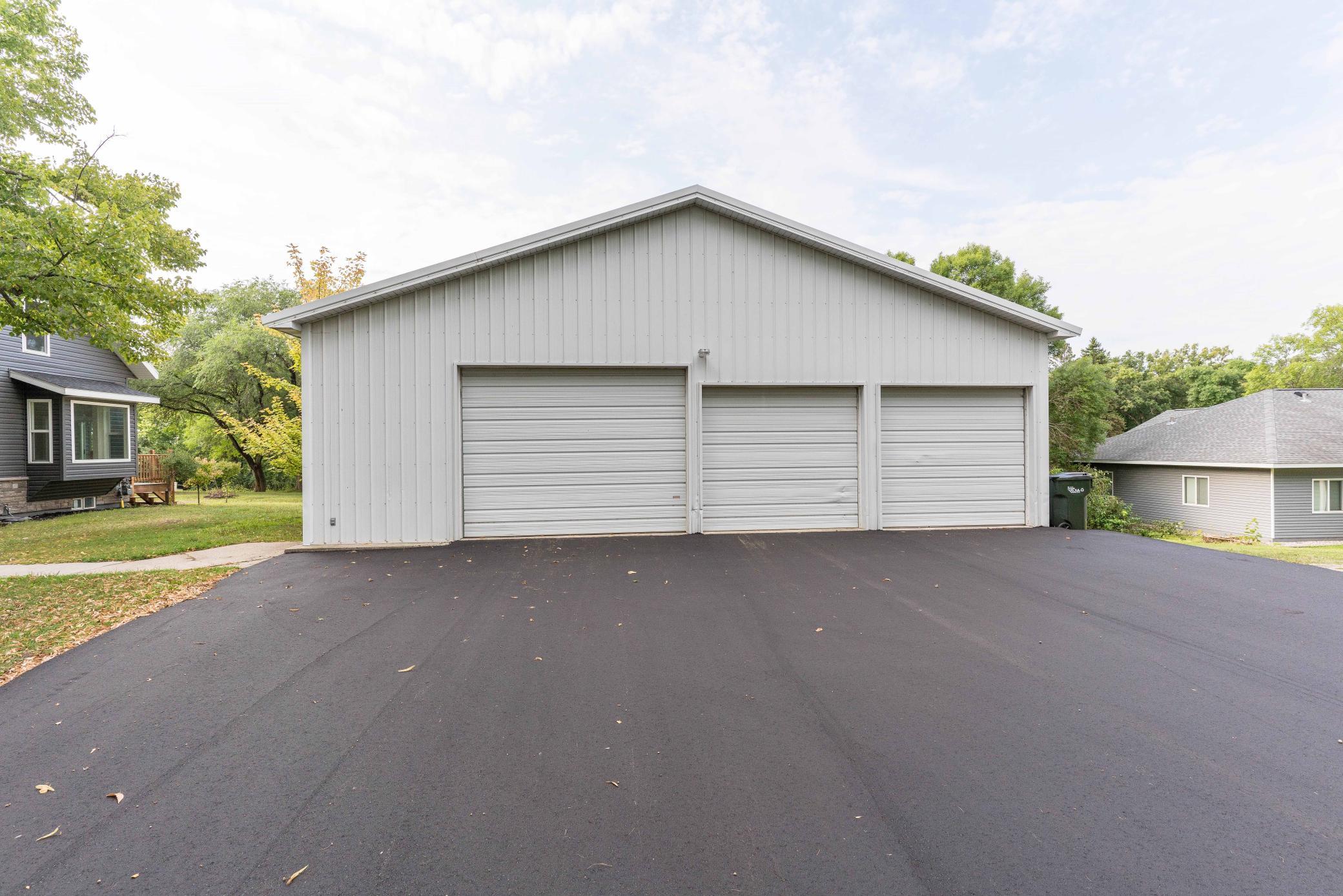 1914 single family home for sale at 2416 E Fir Avenue in Fergus Falls, MN — 4 bed, 3 bath (photo 17 of 37)