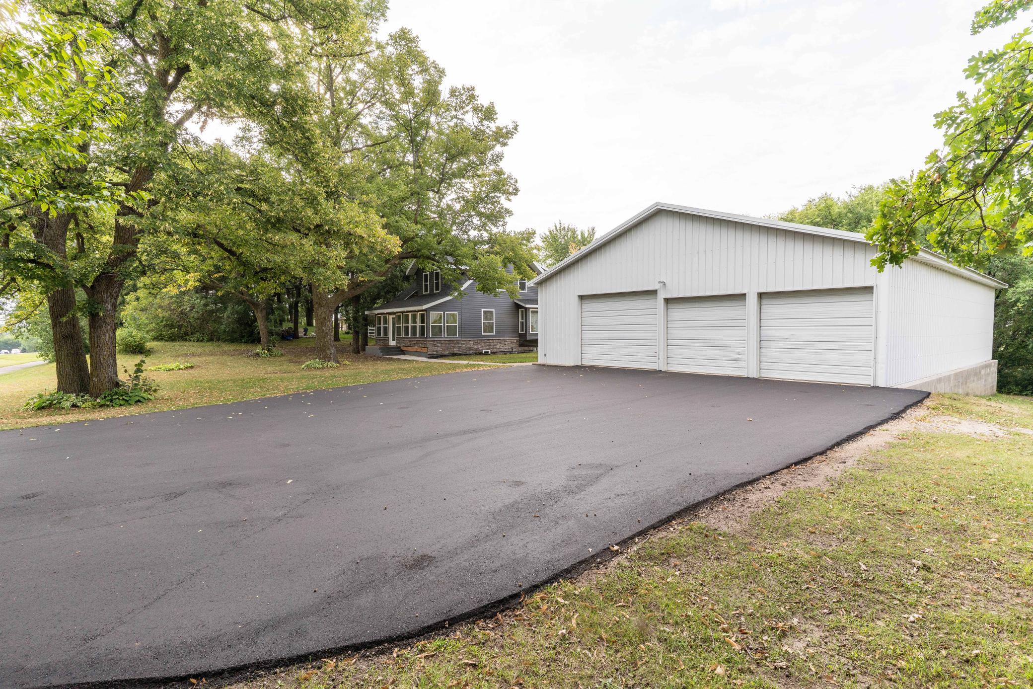 1914 single family home for sale at 2416 E Fir Avenue in Fergus Falls, MN — 4 bed, 3 bath (photo 18 of 37)