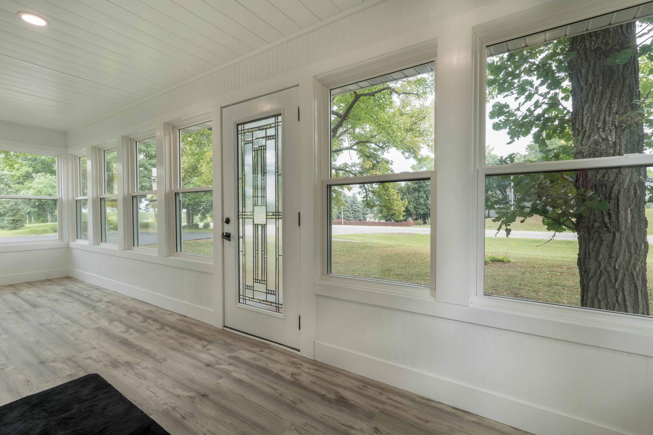 1914 single family home for sale at 2416 E Fir Avenue in Fergus Falls, MN — 4 bed, 3 bath (photo 5 of 37)