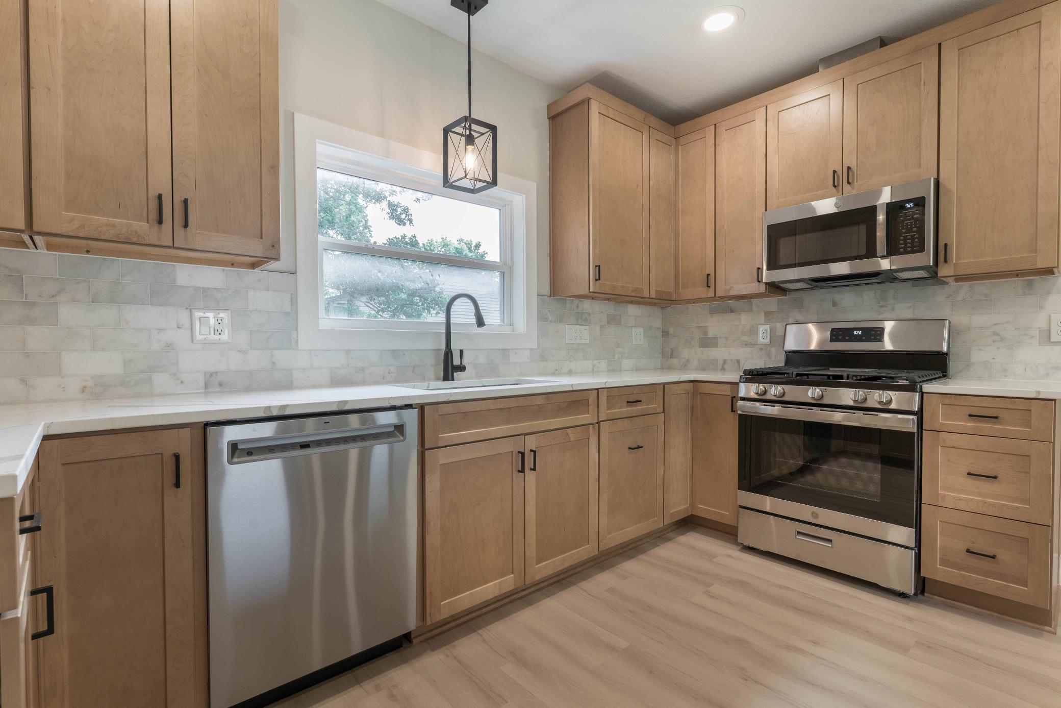 1914 single family home for sale at 2416 E Fir Avenue in Fergus Falls, MN — 4 bed, 3 bath (photo 2 of 57)