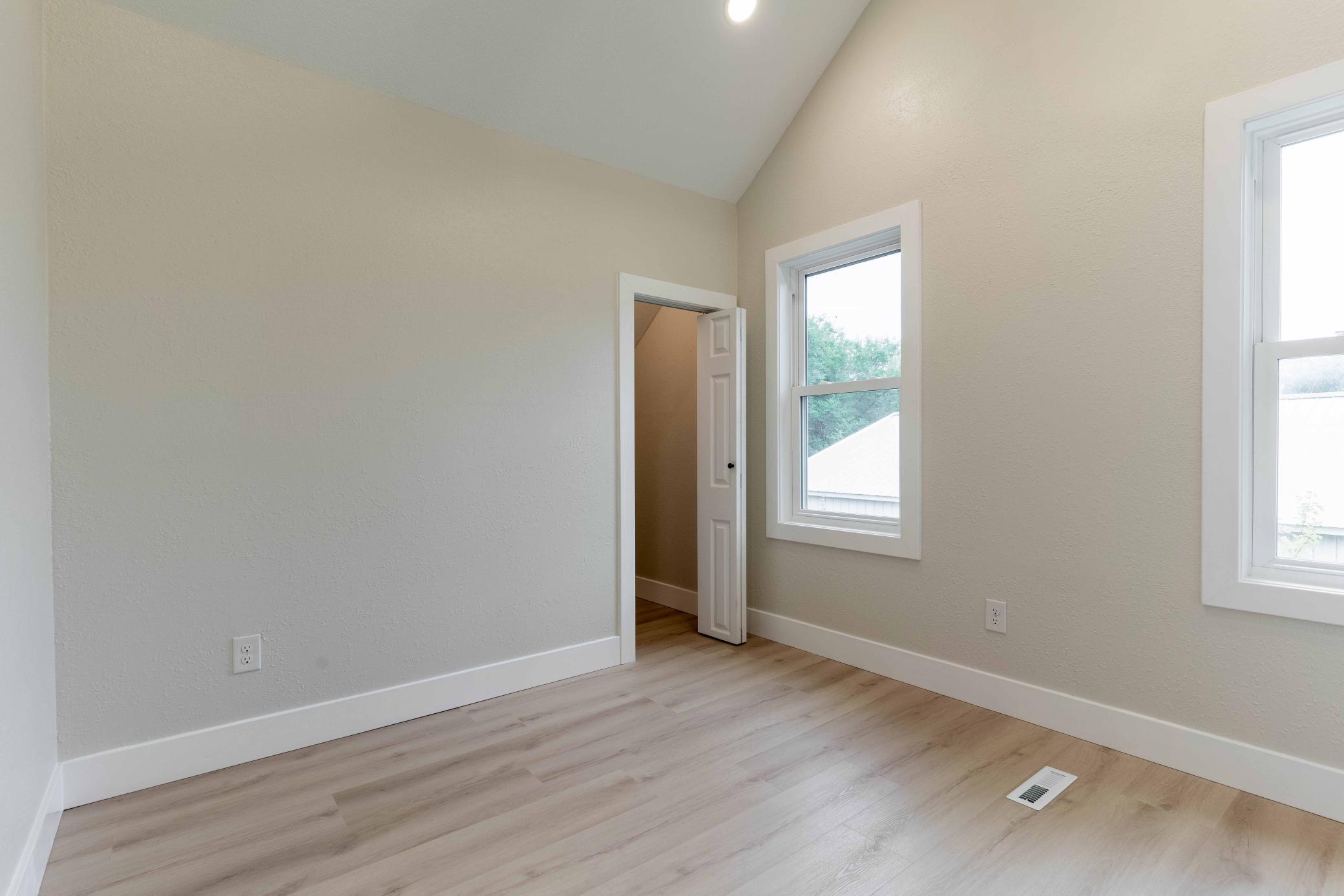 1914 single family home for sale at 2416 E Fir Avenue in Fergus Falls, MN — 4 bed, 3 bath (photo 28 of 57)