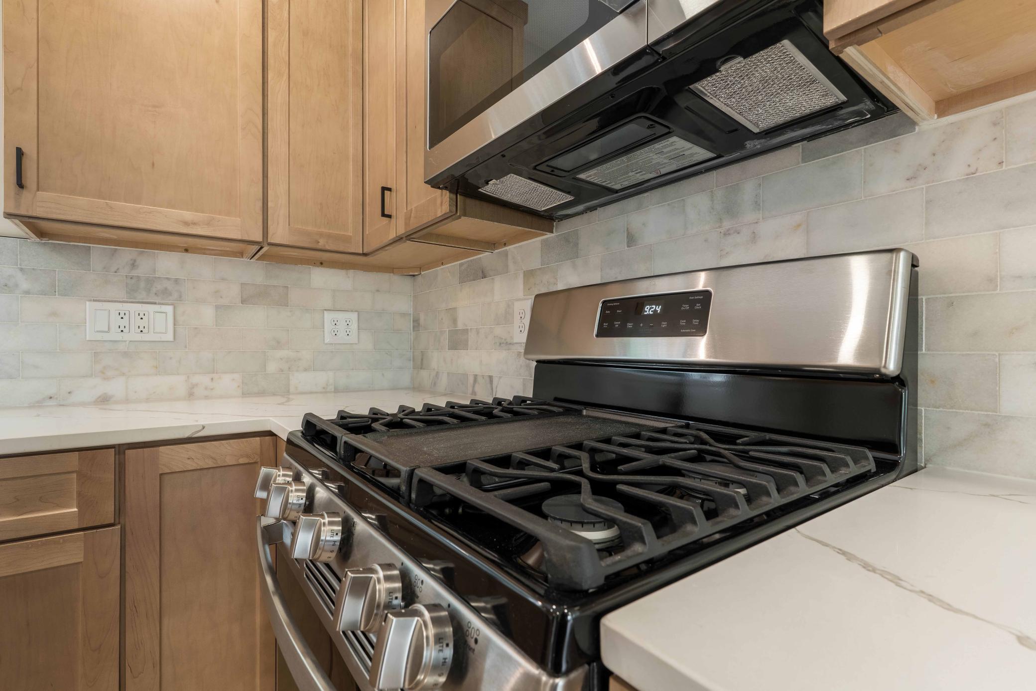 1914 single family home for sale at 2416 E Fir Avenue in Fergus Falls, MN — 4 bed, 3 bath (photo 5 of 57)