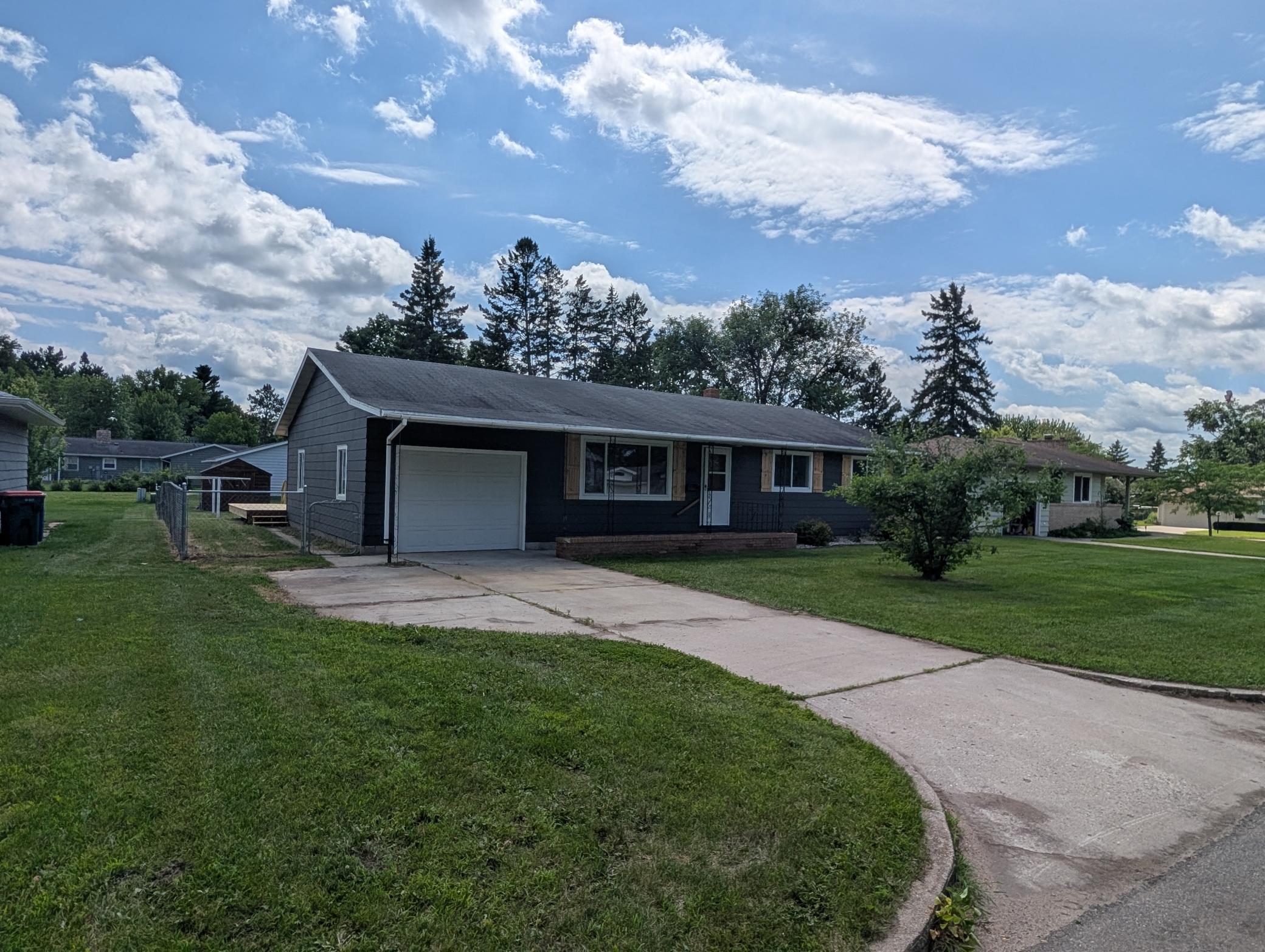 215 Madison Avenue SW, Wadena MN 56482 - Photo 3 of 36