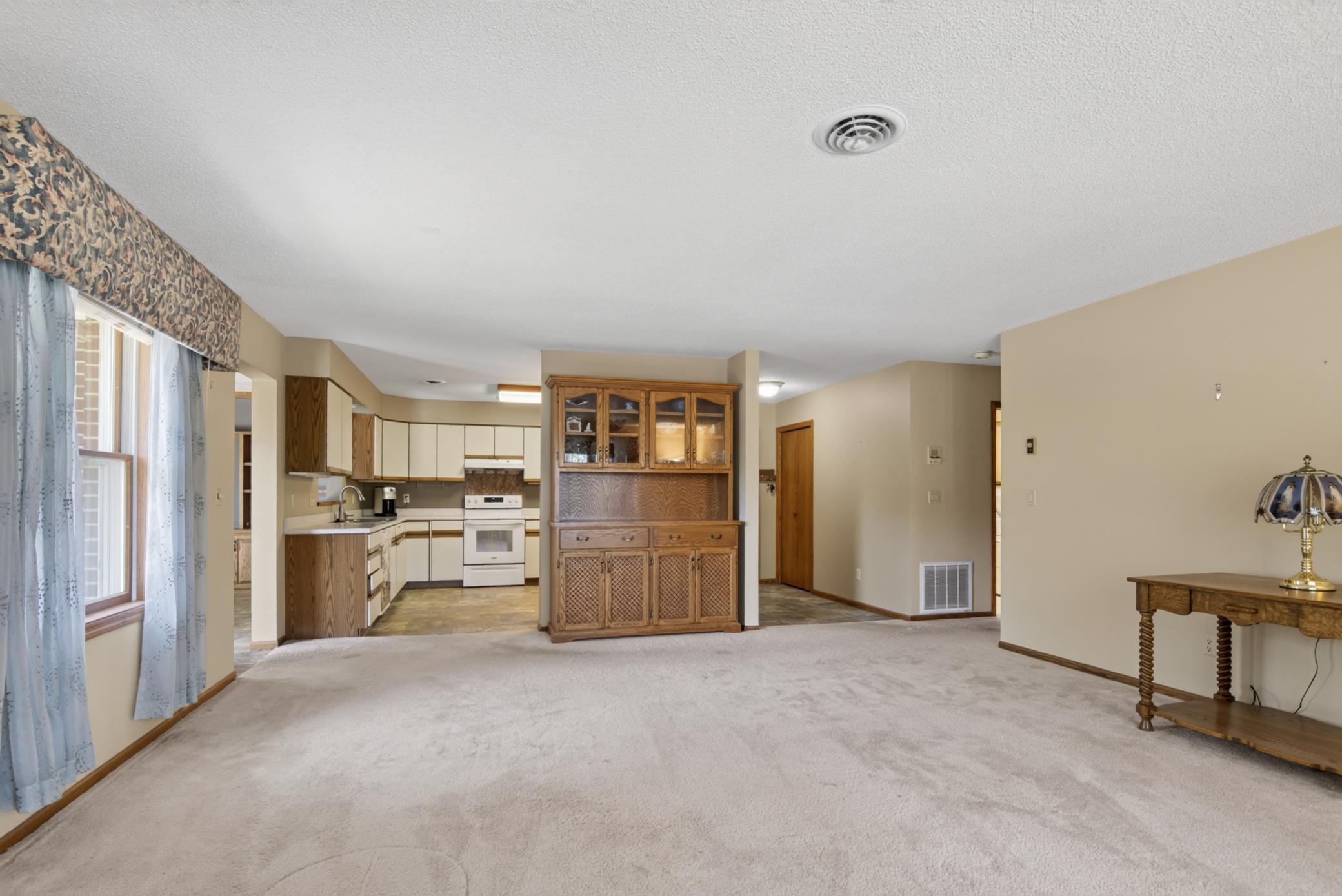 410 3rd Street NW, Valley City ND 58072 - Photo 3 of 28