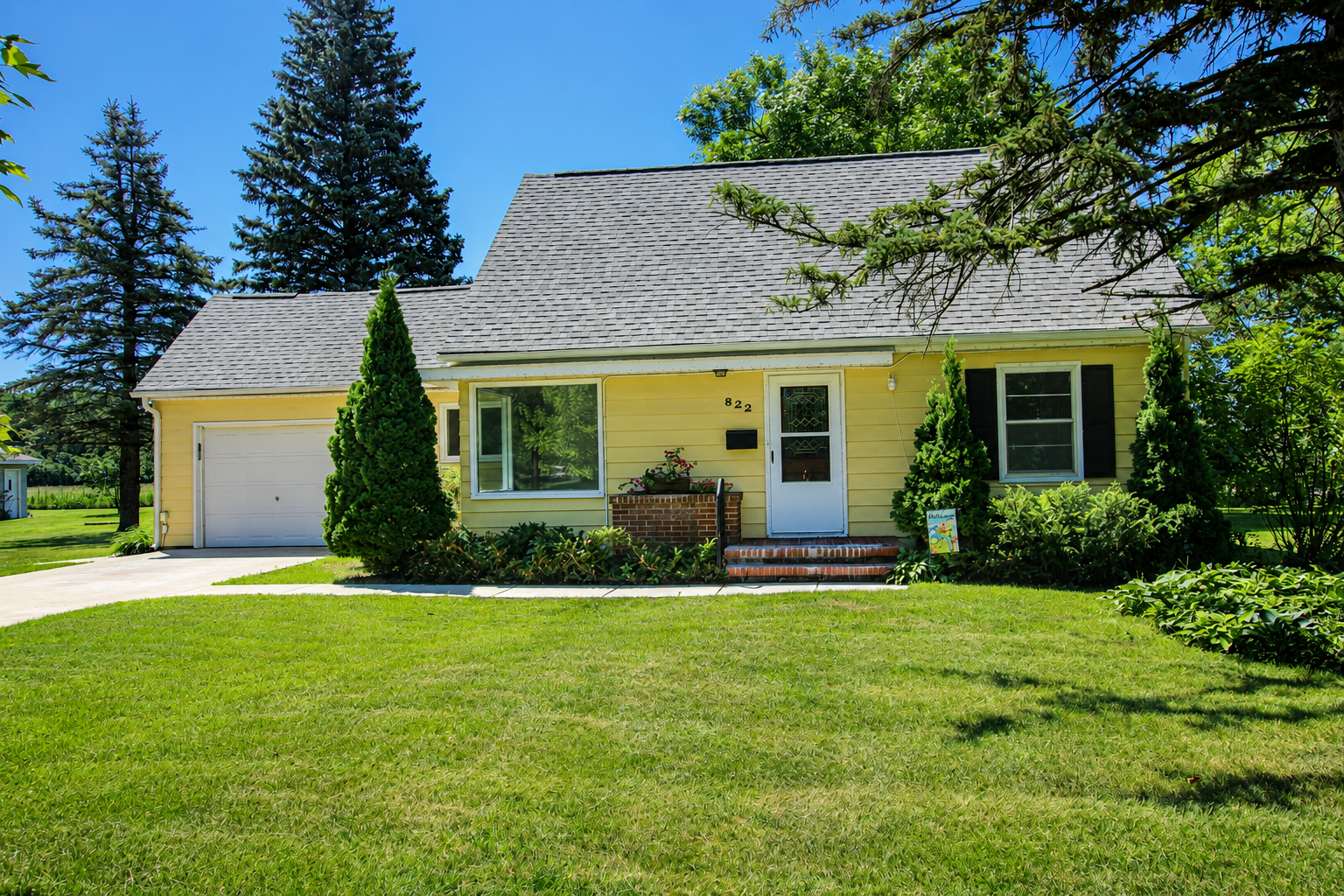 1951 single family home for sale at 822 Westwood Drive SW in Alexandria, MN — 4 bed, 2 bath