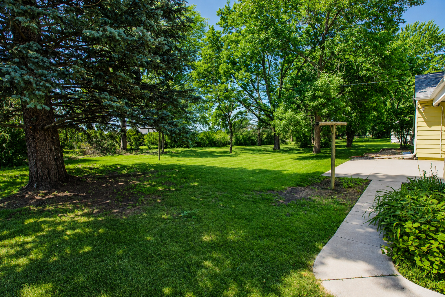1951 single family home for sale at 822 Westwood Drive SW in Alexandria, MN — 4 bed, 2 bath (photo 11 of 54)