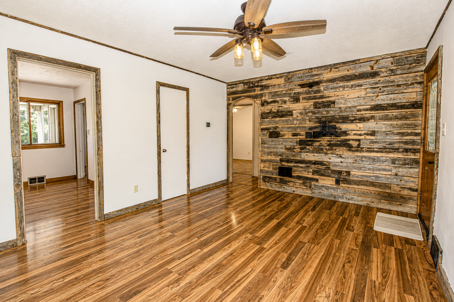 1951 single family home for sale at 822 Westwood Drive SW in Alexandria, MN — 4 bed, 2 bath (photo 16 of 54)