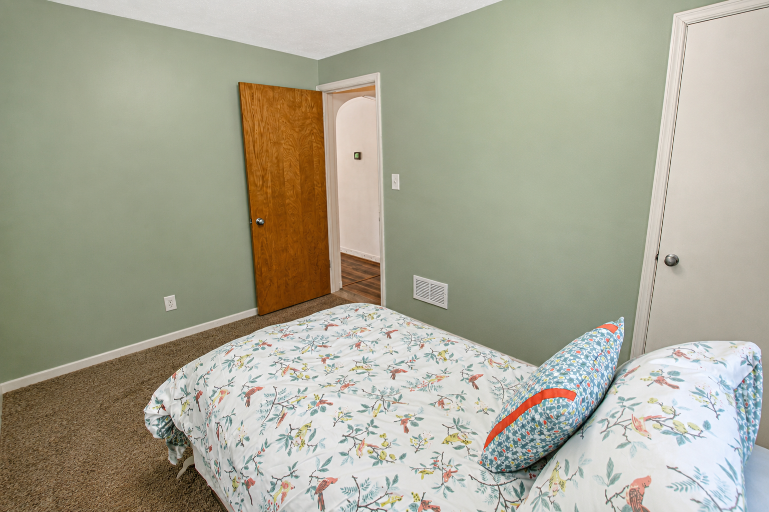 1951 single family home for sale at 822 Westwood Drive SW in Alexandria, MN — 4 bed, 2 bath (photo 35 of 54)