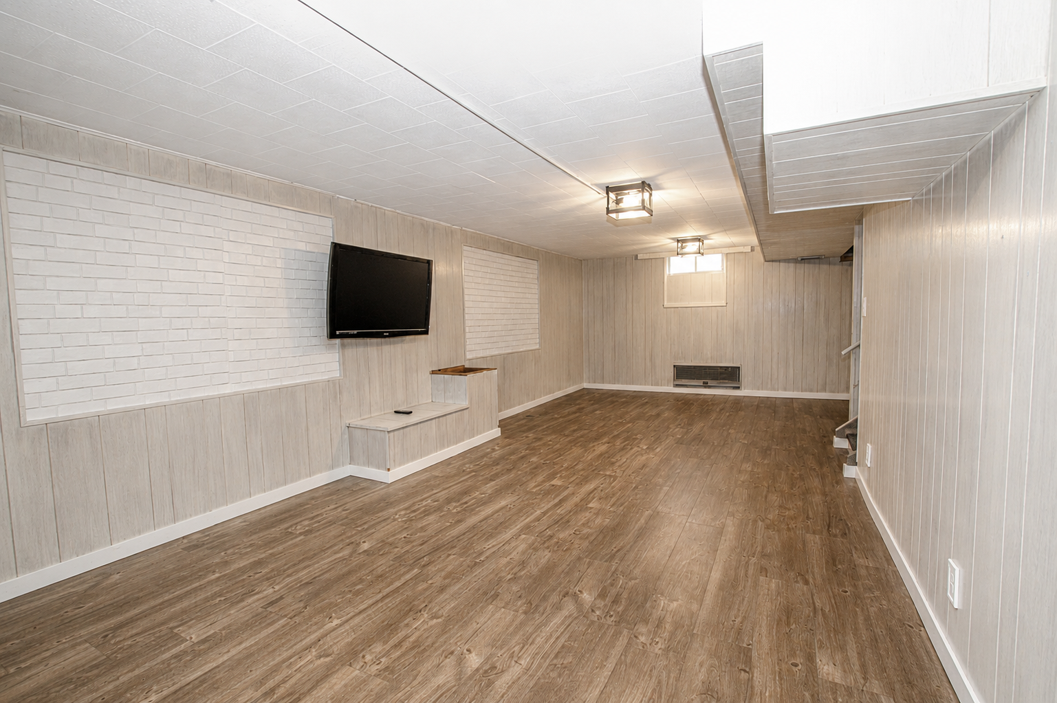 1951 single family home for sale at 822 Westwood Drive SW in Alexandria, MN — 4 bed, 2 bath (photo 47 of 54)