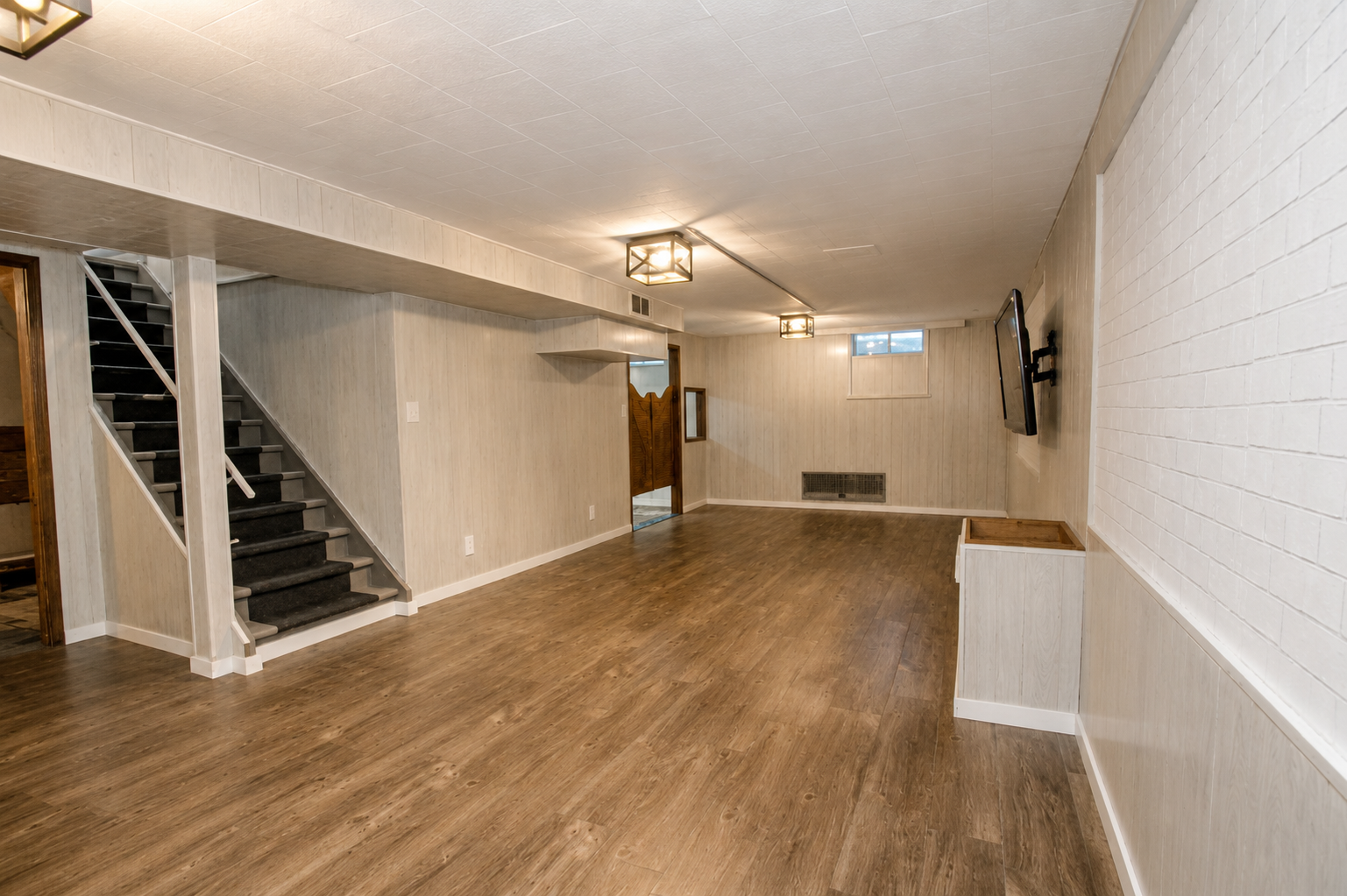 1951 single family home for sale at 822 Westwood Drive SW in Alexandria, MN — 4 bed, 2 bath (photo 48 of 54)