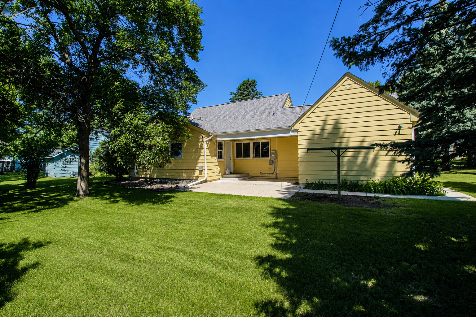 1951 single family home for sale at 822 Westwood Drive SW in Alexandria, MN — 4 bed, 2 bath (photo 6 of 54)