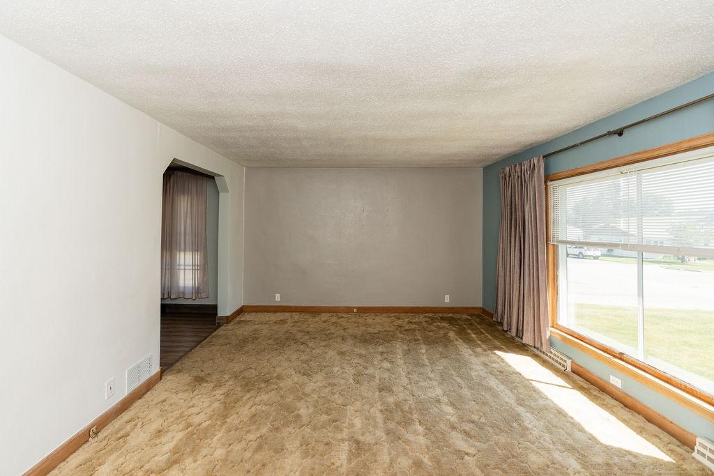 405 6th Avenue, Edgeley ND 58433 - Photo 17 of 43