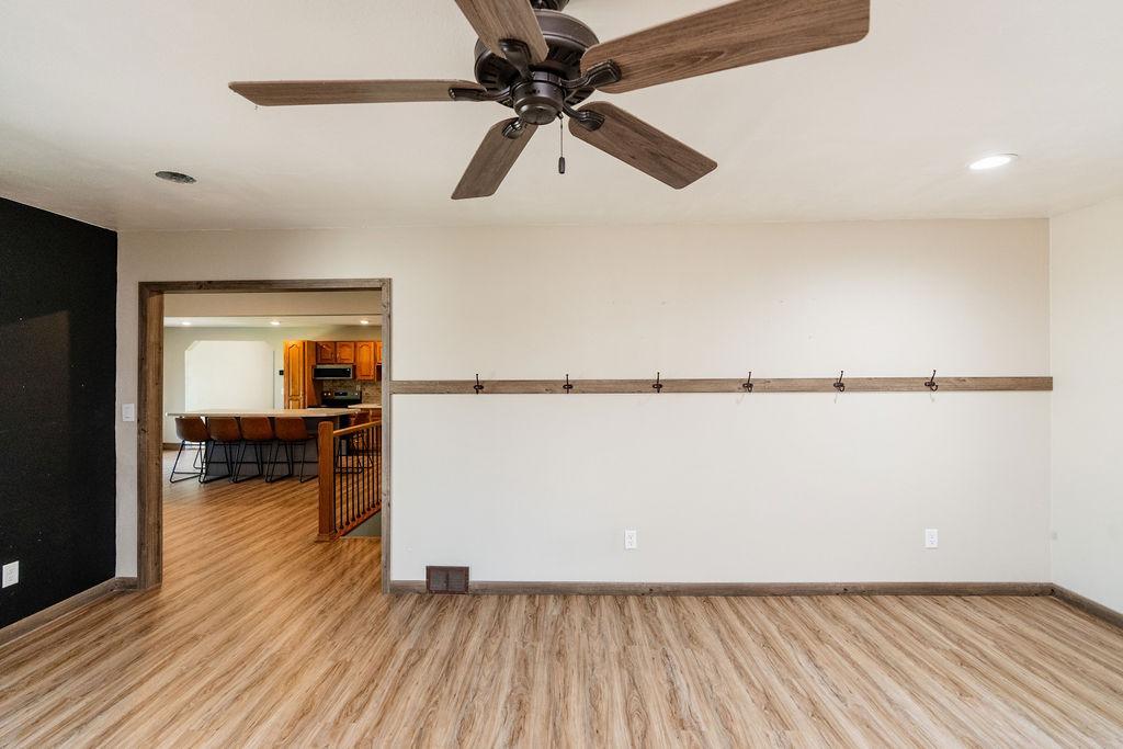 405 6th Avenue, Edgeley ND 58433 - Photo 5 of 43
