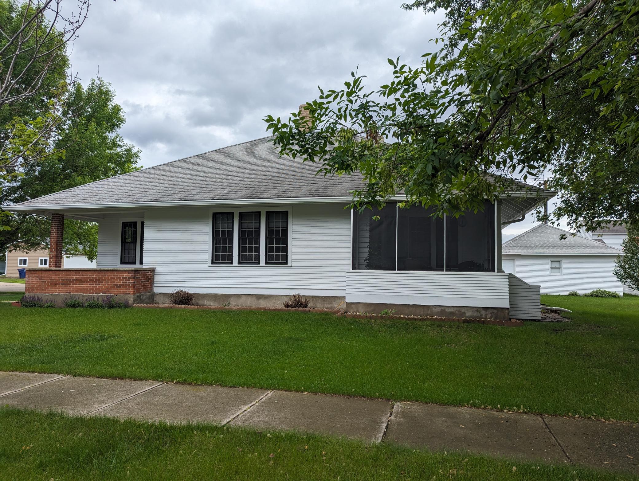 107 7th Avenue W, Lisbon ND 58054 - Photo 2 of 35