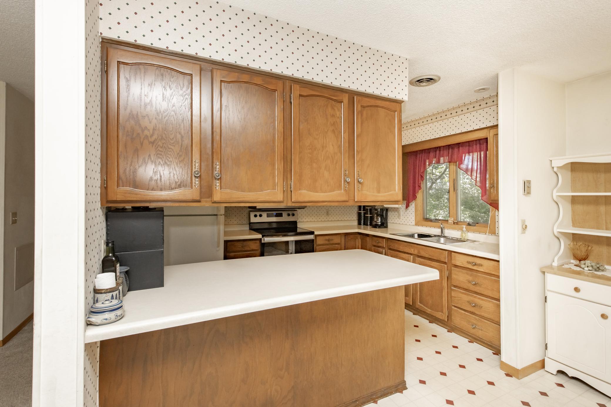 1973 single family home for sale at 1108 62nd Avenue N in Moorhead, MN — 5 bed, 3 bath (photo 13 of 55)